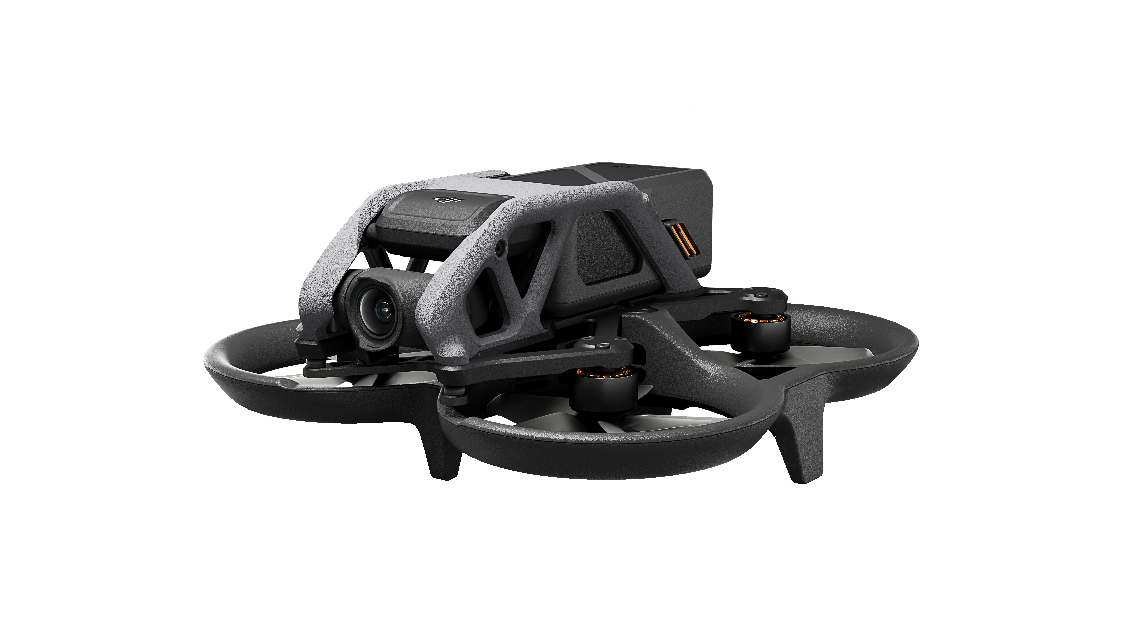 Un dron negro y gris con cuatro hélices y una cámara sobre un fondo blanco.