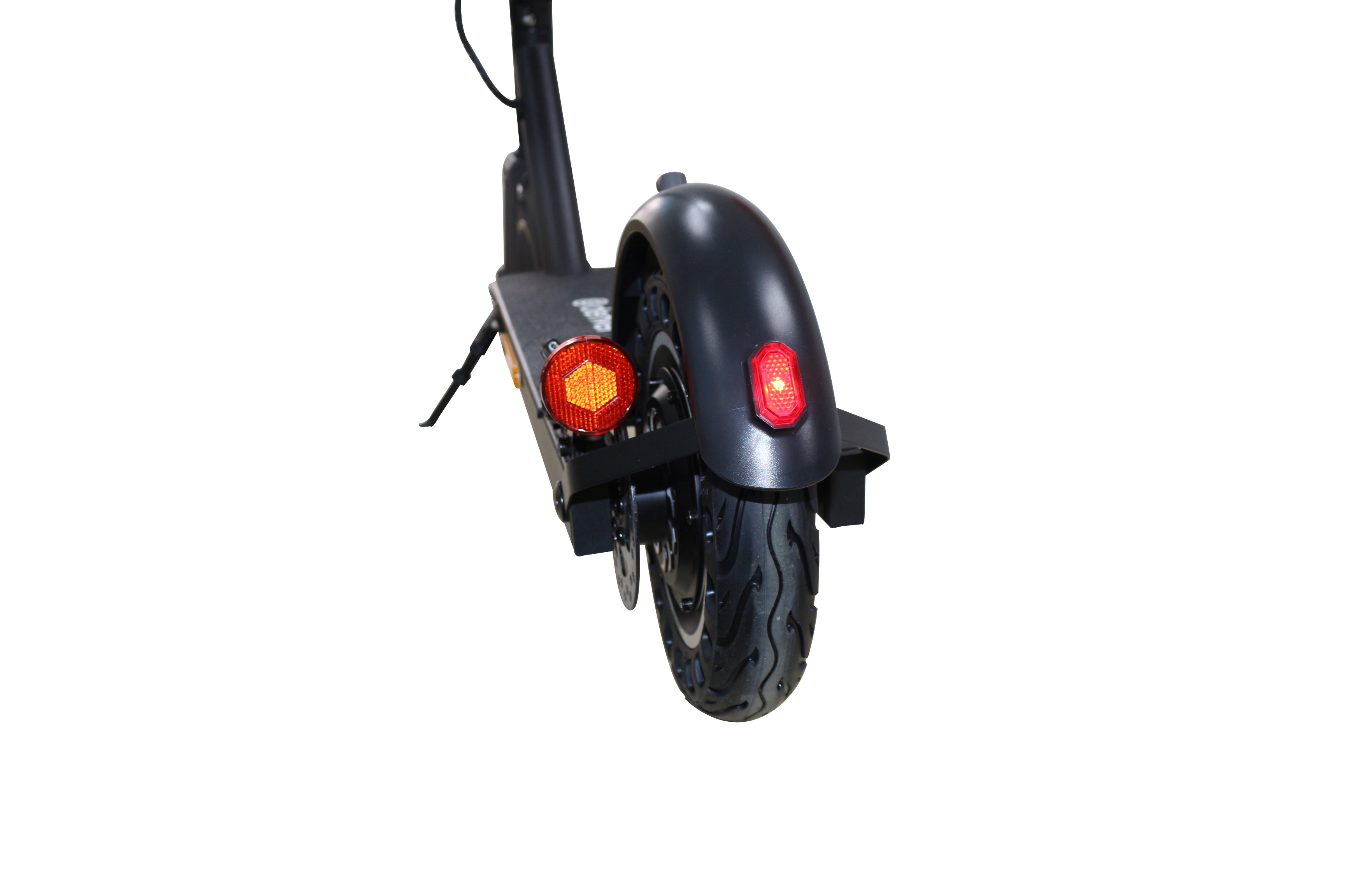 Primo piano della parte posteriore di uno scooter elettrico con luci.