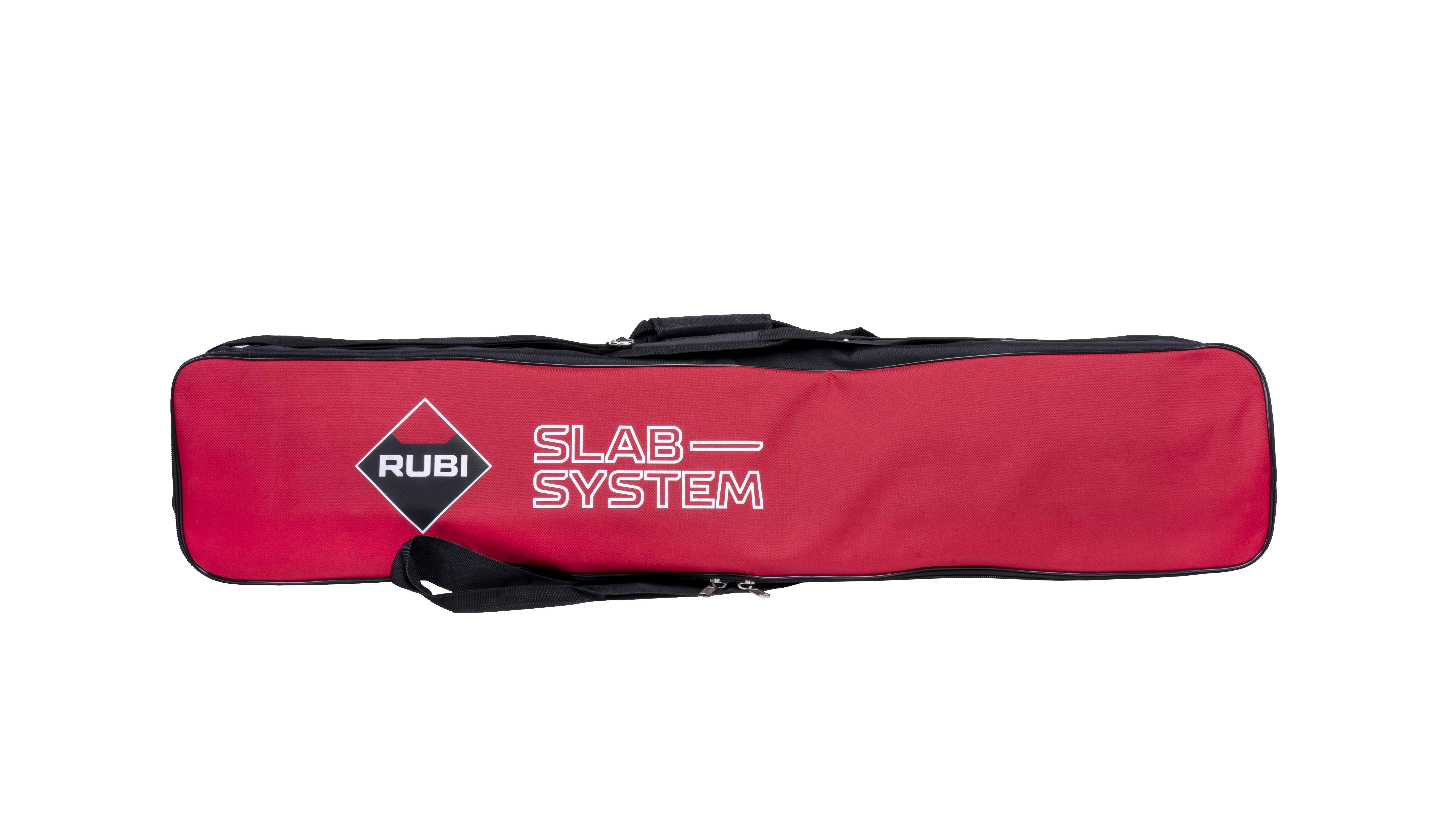 Eine rote Tasche mit schwarzem Griff und dem RUBI SLAB SYSTEM Logo.