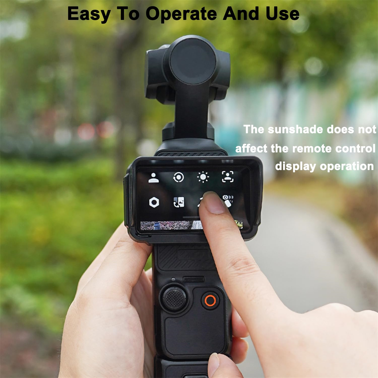 Eine Hand hält eine schwarze Kamera mit Bildschirm im Freien. Der Text lautet 'Easy To Operate And Use'.
