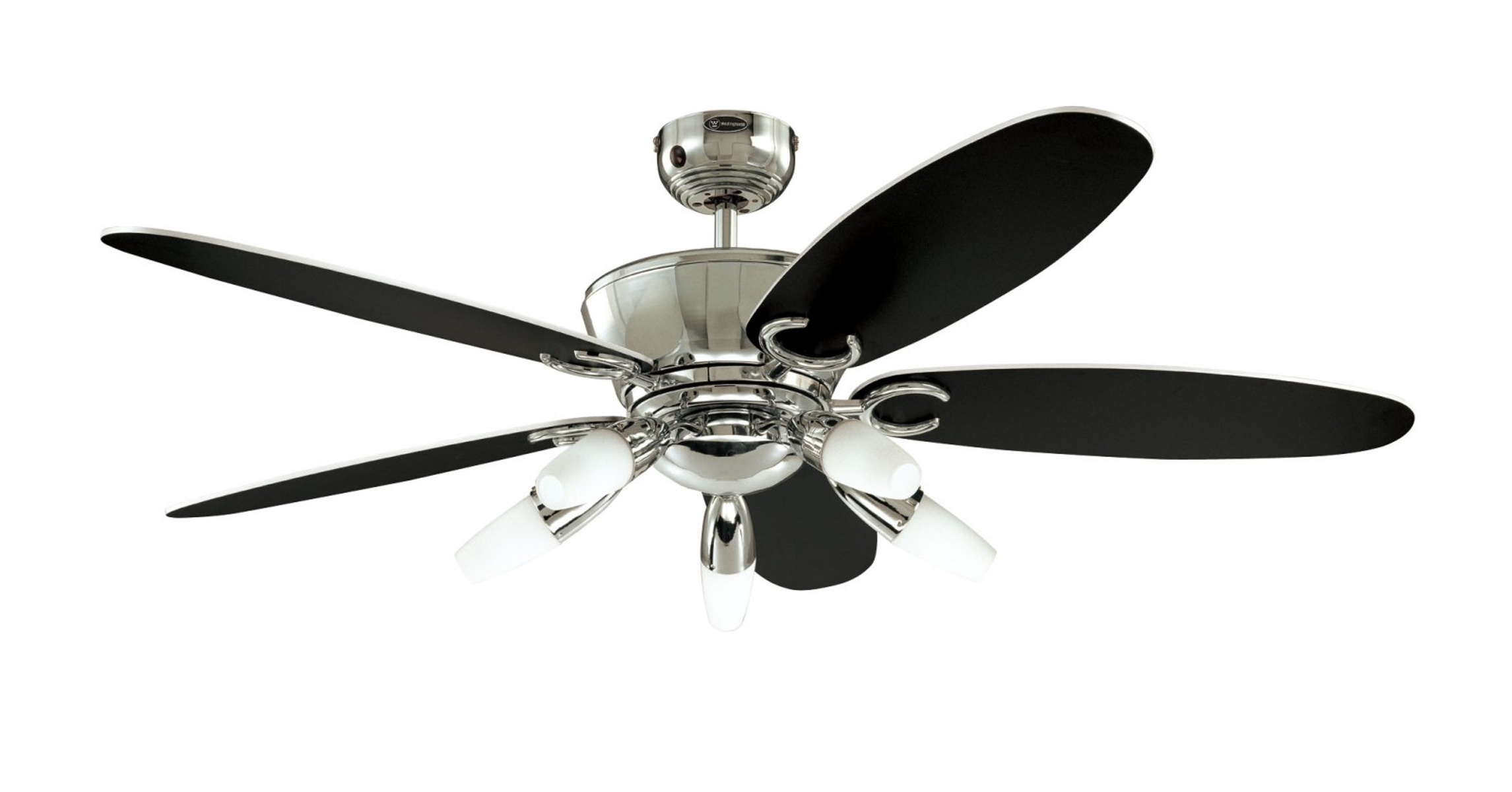 Deckenventilator mit silbernem Finish, fünf schwarzen Flügeln und drei weißen Lichtern.