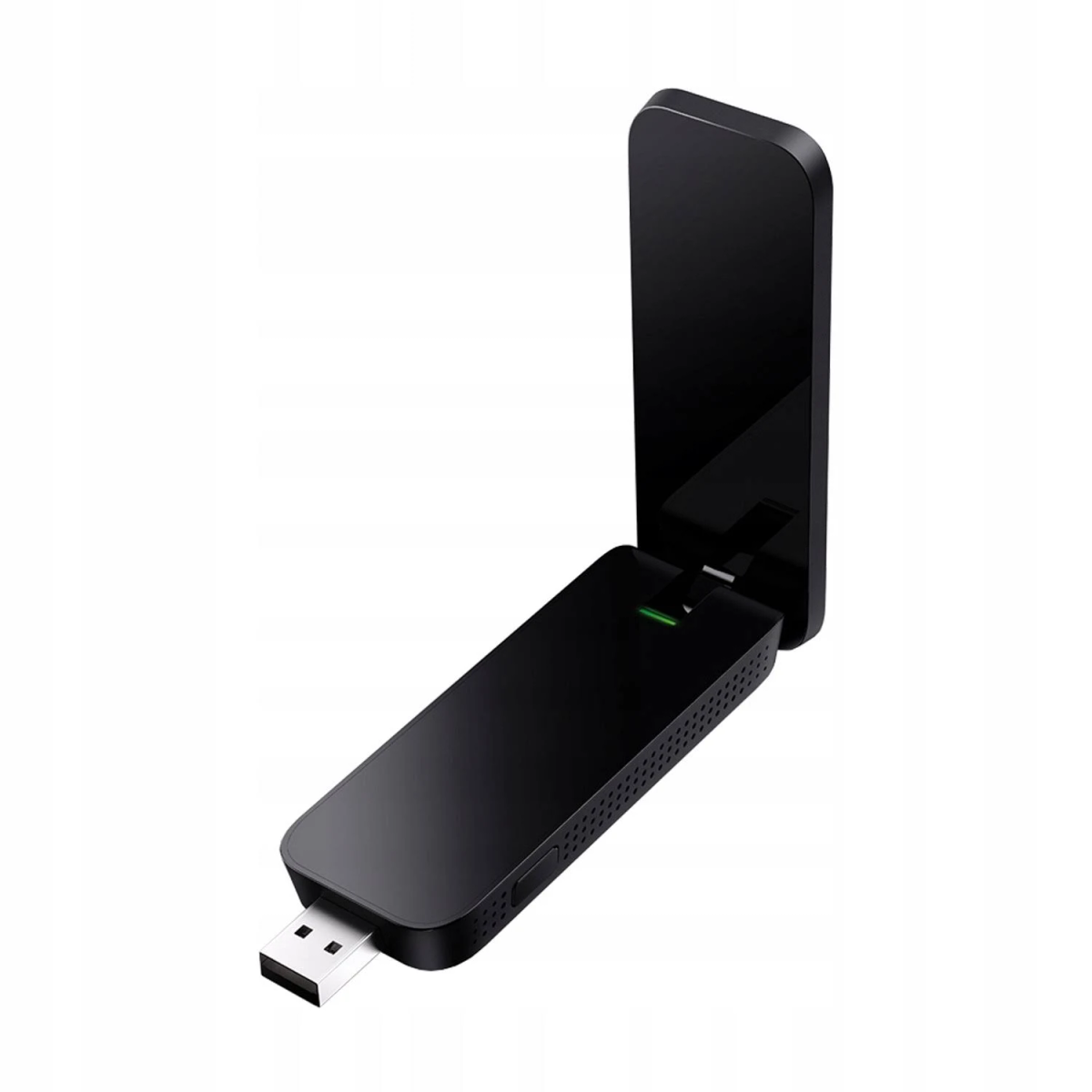 Ein schwarzer USB-WLAN-Adapter mit Antenne auf weißem Hintergrund. Er ist angewinkelt und zeigt USB und Antenne.