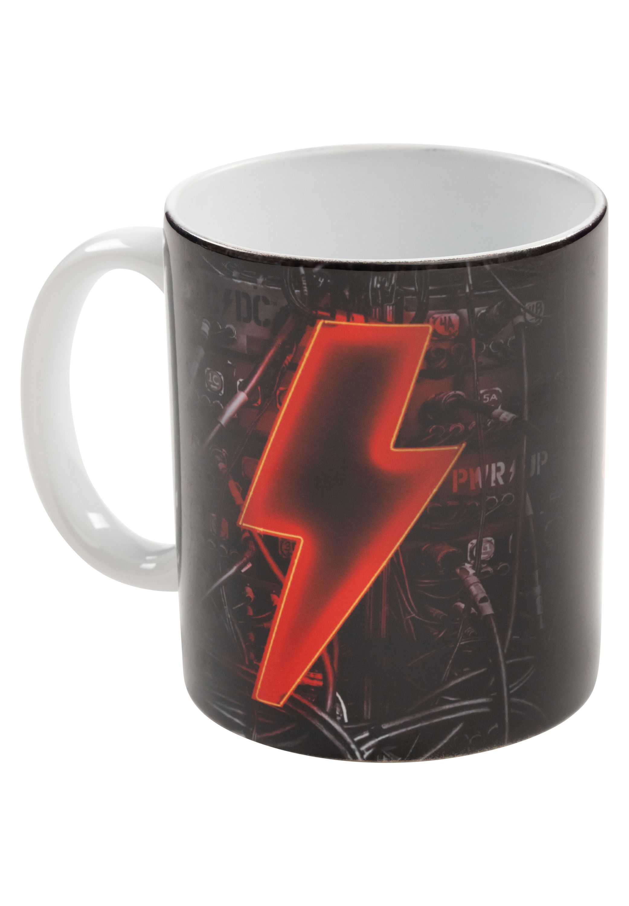 AC/DC-Tasse mit rotem Blitz auf schwarzem Hintergrund, mit weißem Griff und Rand.