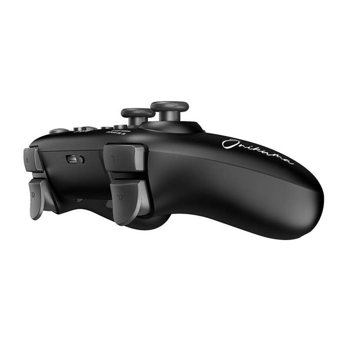 Schwarzer Gamecontroller mit Knöpfen und Analog-Sticks, mit dem Markennamen an der Seite.