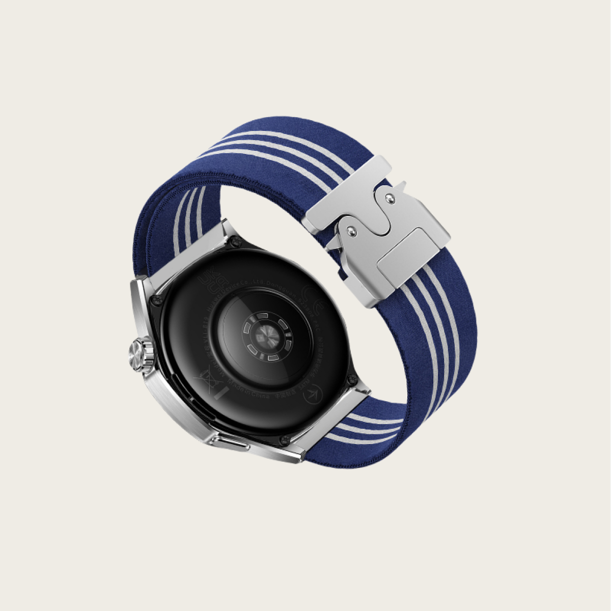 Orologio con cinturino a righe blu e bianche, chiusura argentata e quadrante.