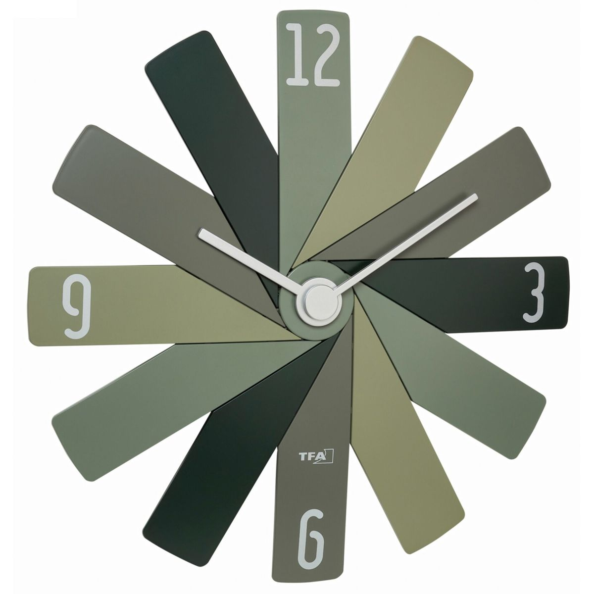 Wanduhr mit grünen und grauen Segmenten, weißen Zeigern und Zahlen.