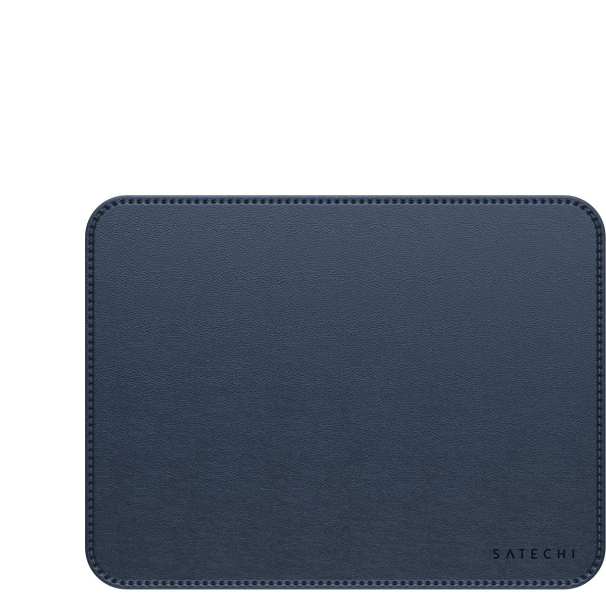 Marineblaues Lederpad mit genähten Kanten. Satechi-Logo unten rechts.