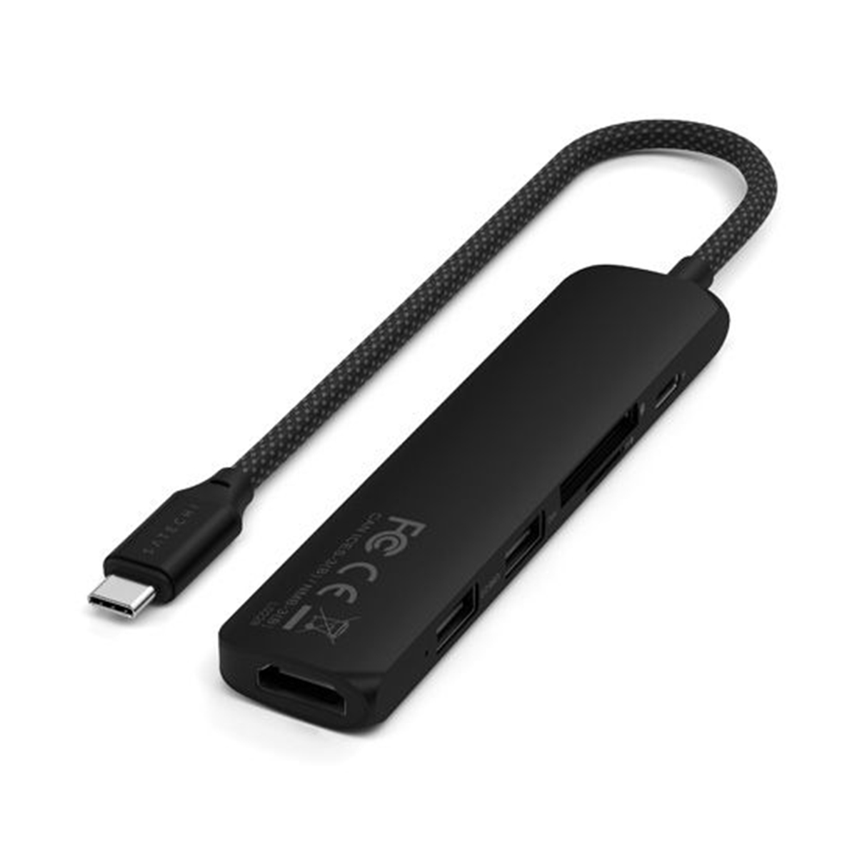 Schwarzer USB-C-Hub mit mehreren Anschlüssen und schwarzem Kabel.