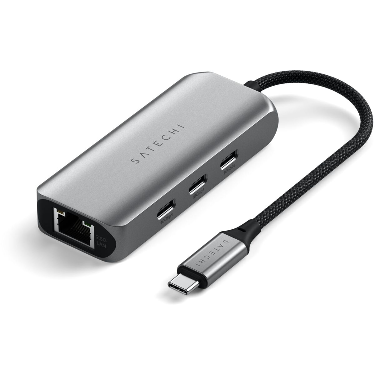 Silberner Satechi USB-C Hub mit Anschlüssen. Schwarzes Kabel und USB-C-Anschluss.