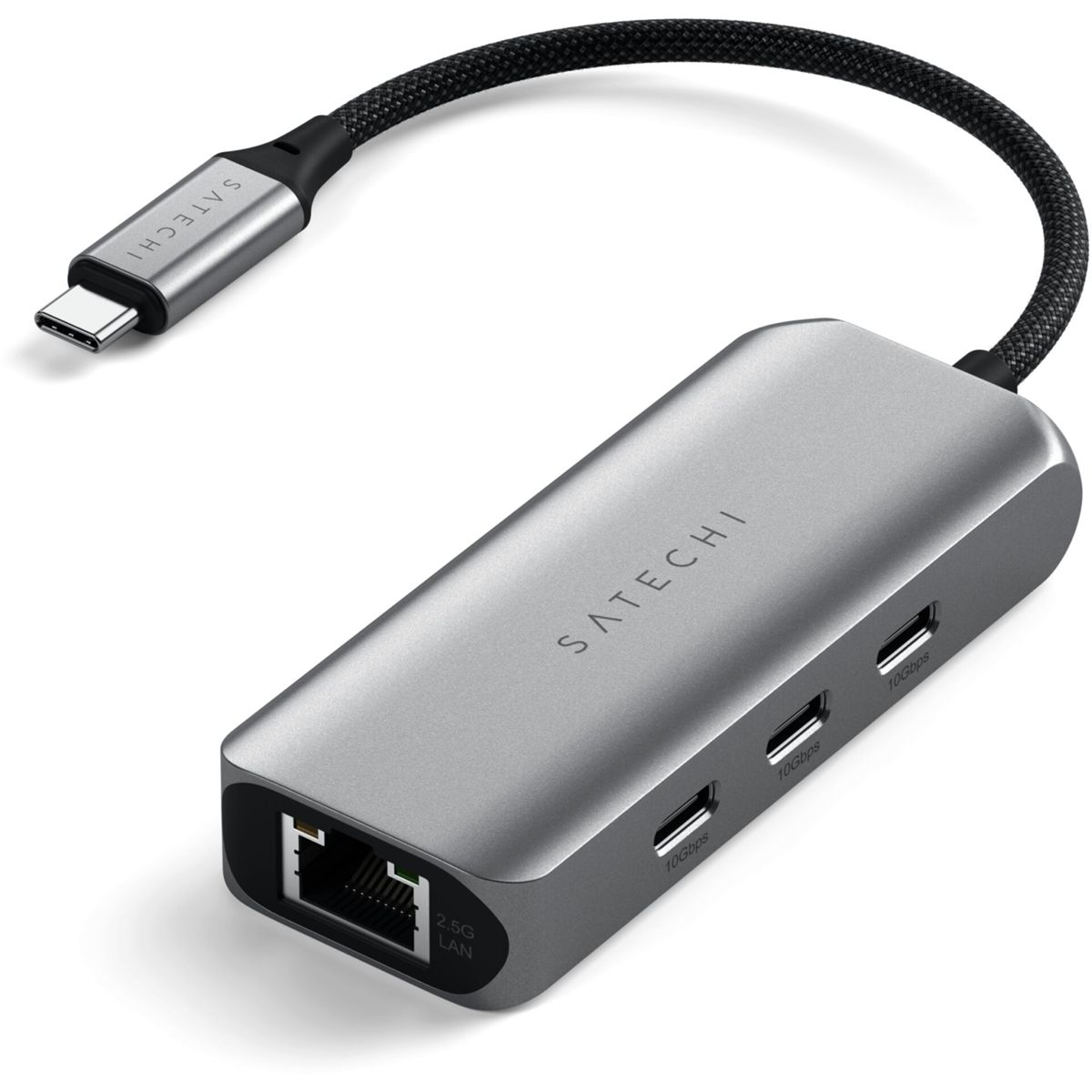 Silberner Hub mit mehreren Anschlüssen und einem schwarzen geflochtenen Kabel. Weißer Hintergrund.