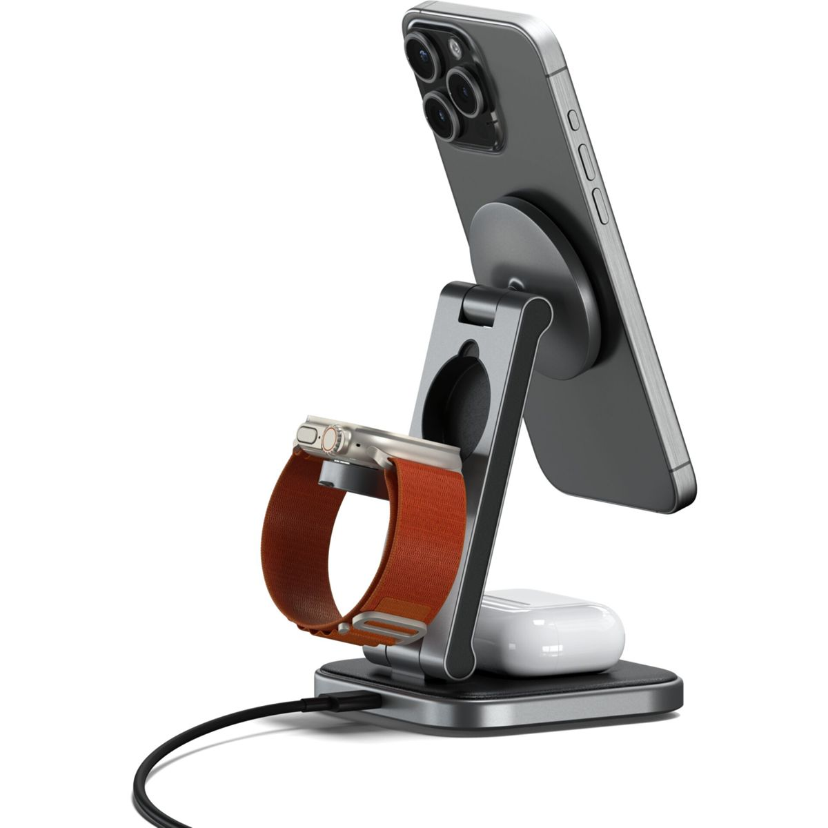 Telefono e orologio su un supporto di ricarica argentato. Il telefono è angolato verso lo spettatore.