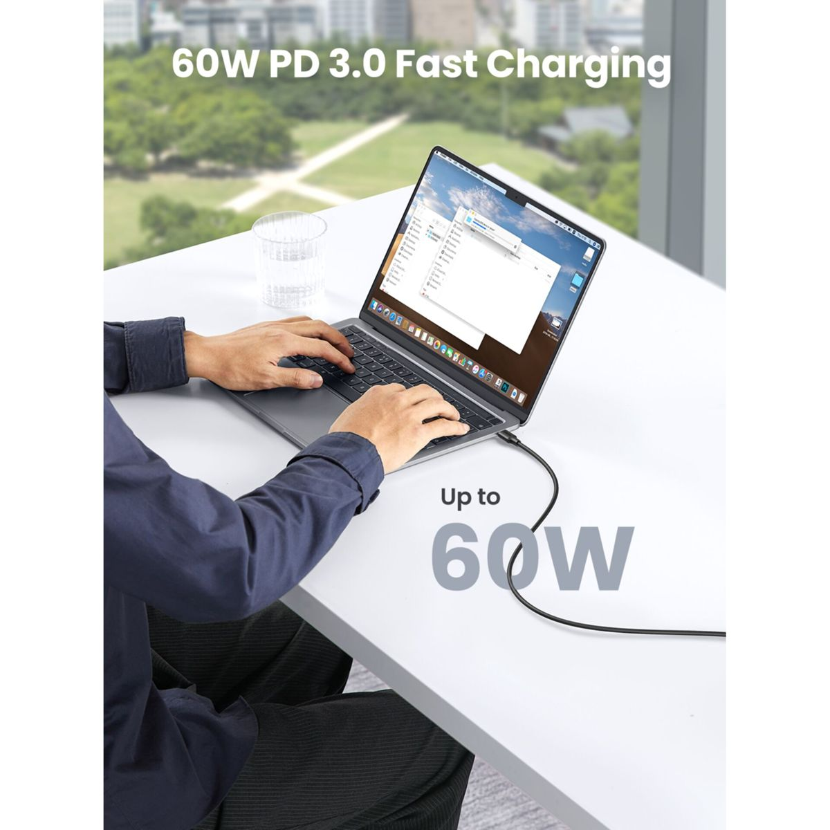 Laptop ładujący się kablem, pokazujący szybkie ładowanie 60W. Tekst: do 60W.