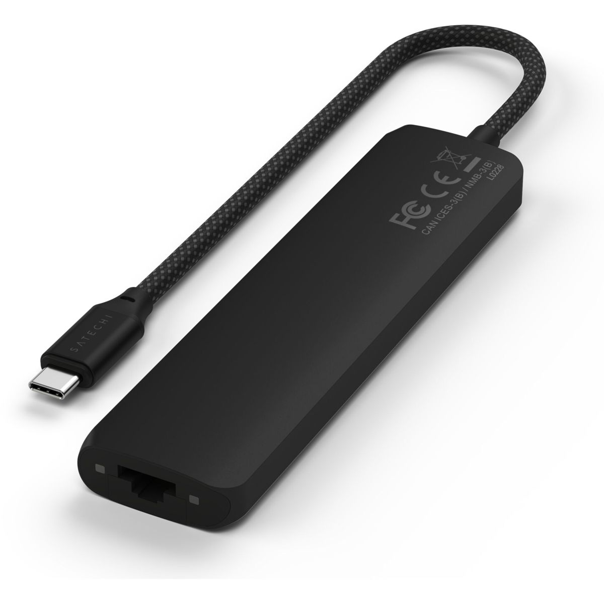 Schwarzer USB-C-Hub mit Ethernet-Anschluss und angeschlossenem Kabel, auf weißem Hintergrund.