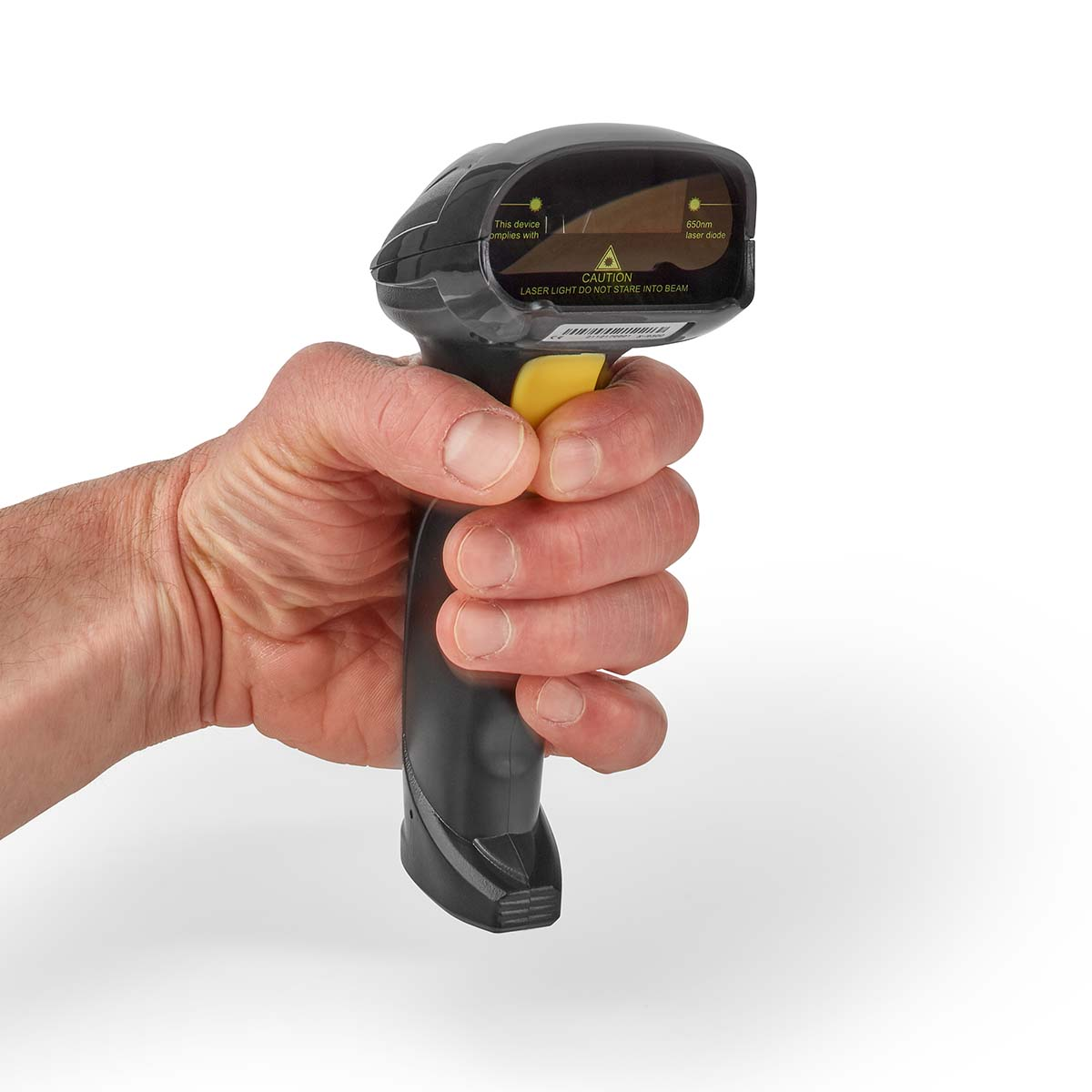 Mano che tiene uno scanner di codici a barre nero. Manico giallo. Attenzione alla luce laser. Schema colori grigio e nero.