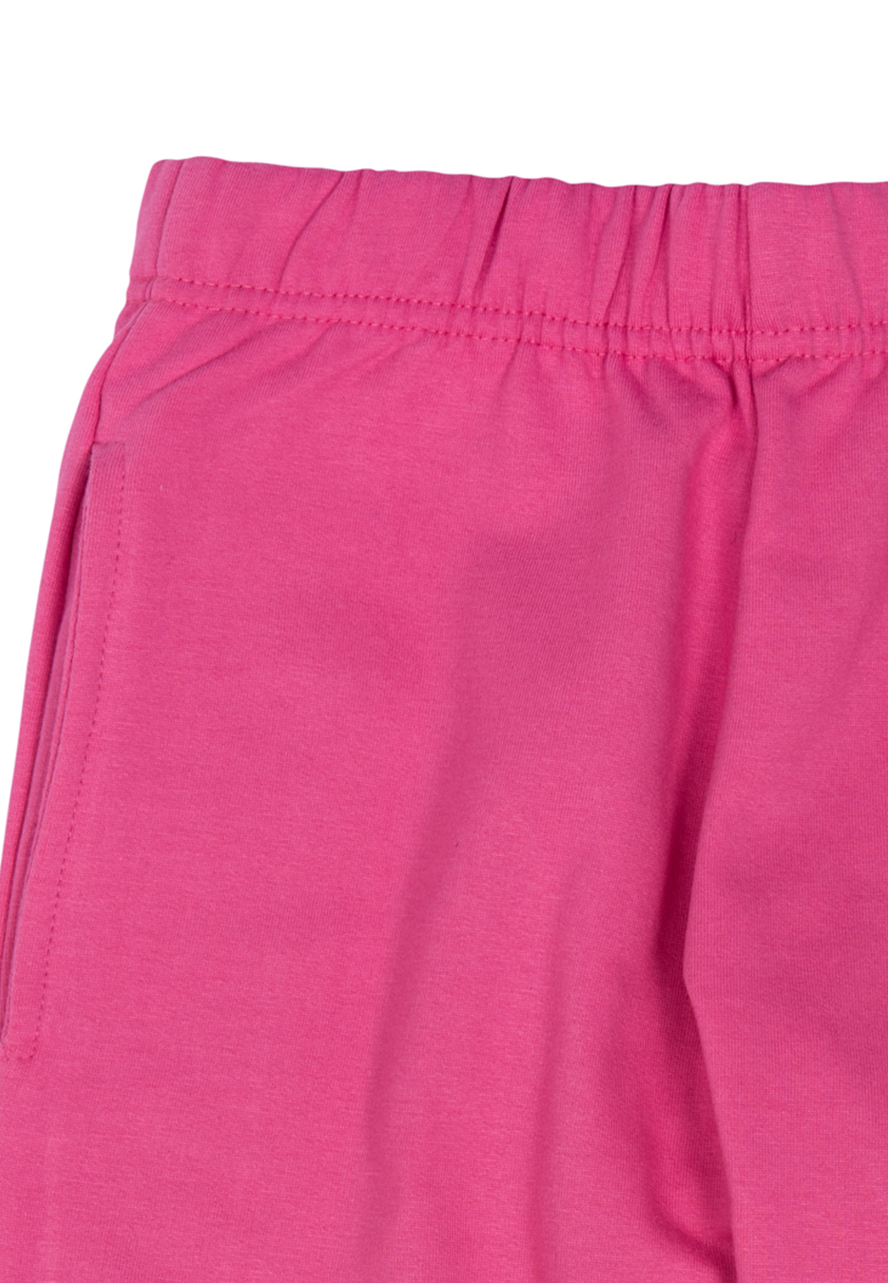 Nahaufnahme des pinkfarbenen Stoffes einer Jogginghose. Einfache Textur und Farbe.