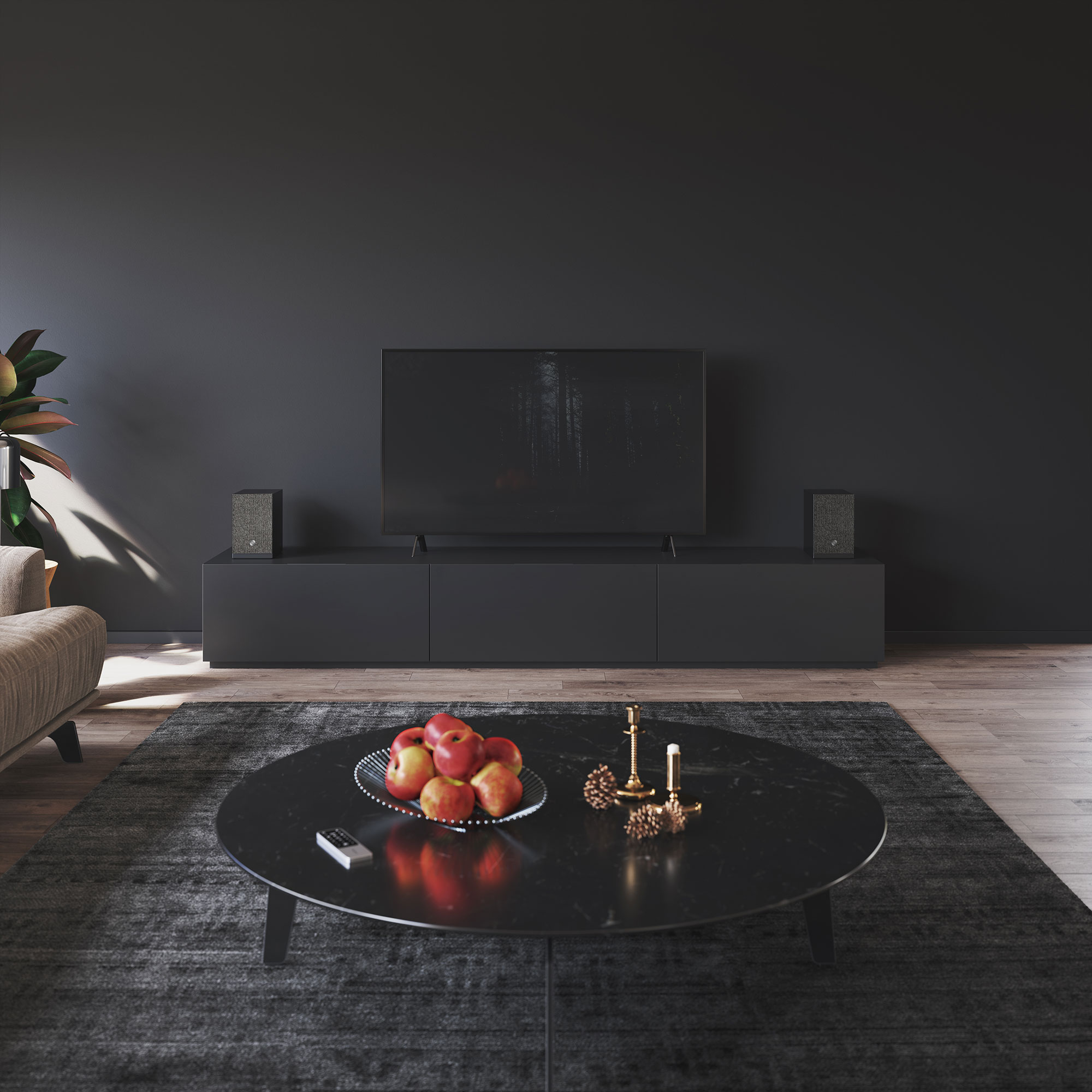 Un moderno soggiorno con un tema scuro. Una TV, altoparlanti, divano e tavolo con frutta.
