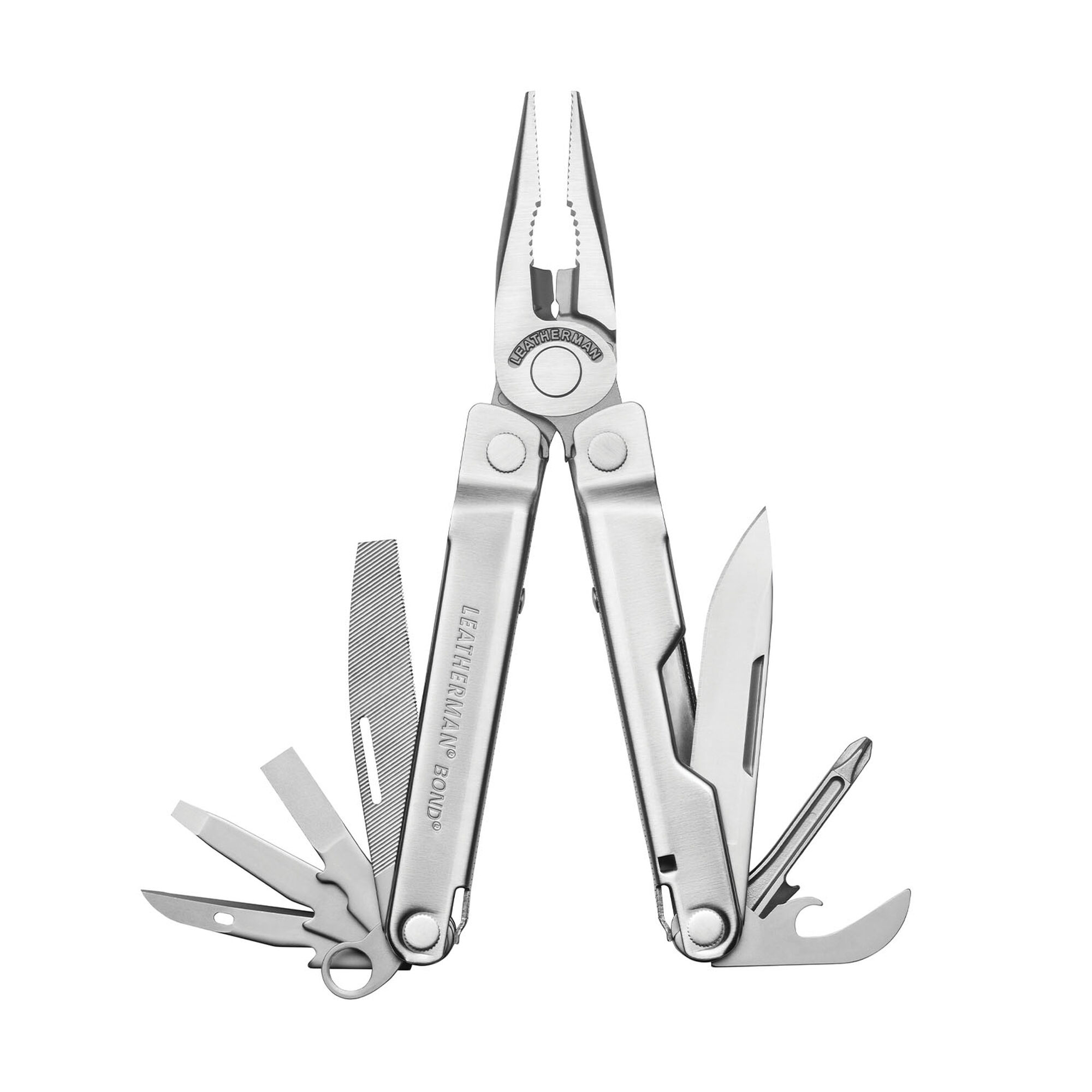 Leatherman Bond multi-tool, srebrny, otwarty. Zawiera szczypce, nóż, pilnik i narzędzia. Białe tło.