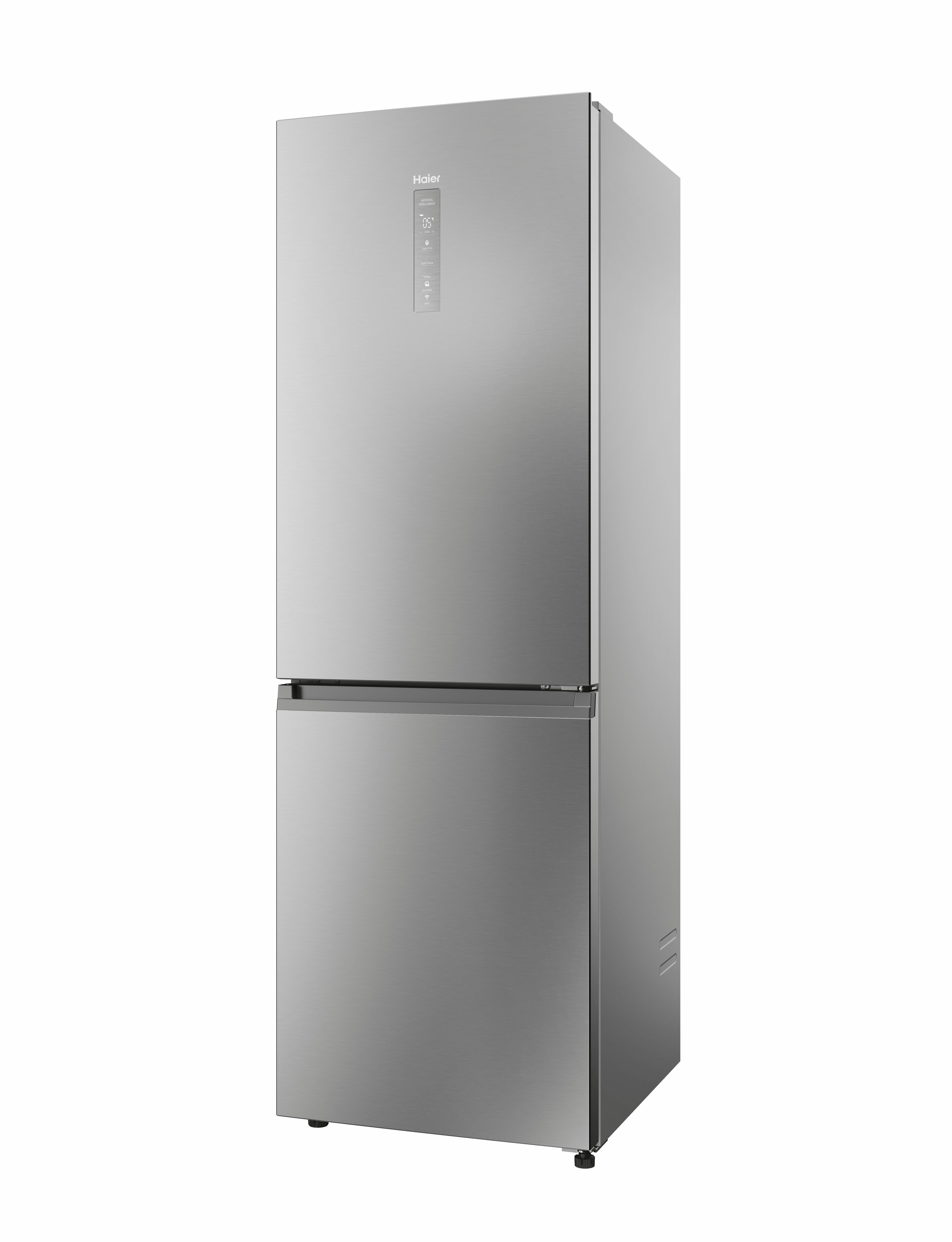 Silberner Kühlschrank mit zwei Türen, Display und Edelstahl-Finish. Weißer Hintergrund.
