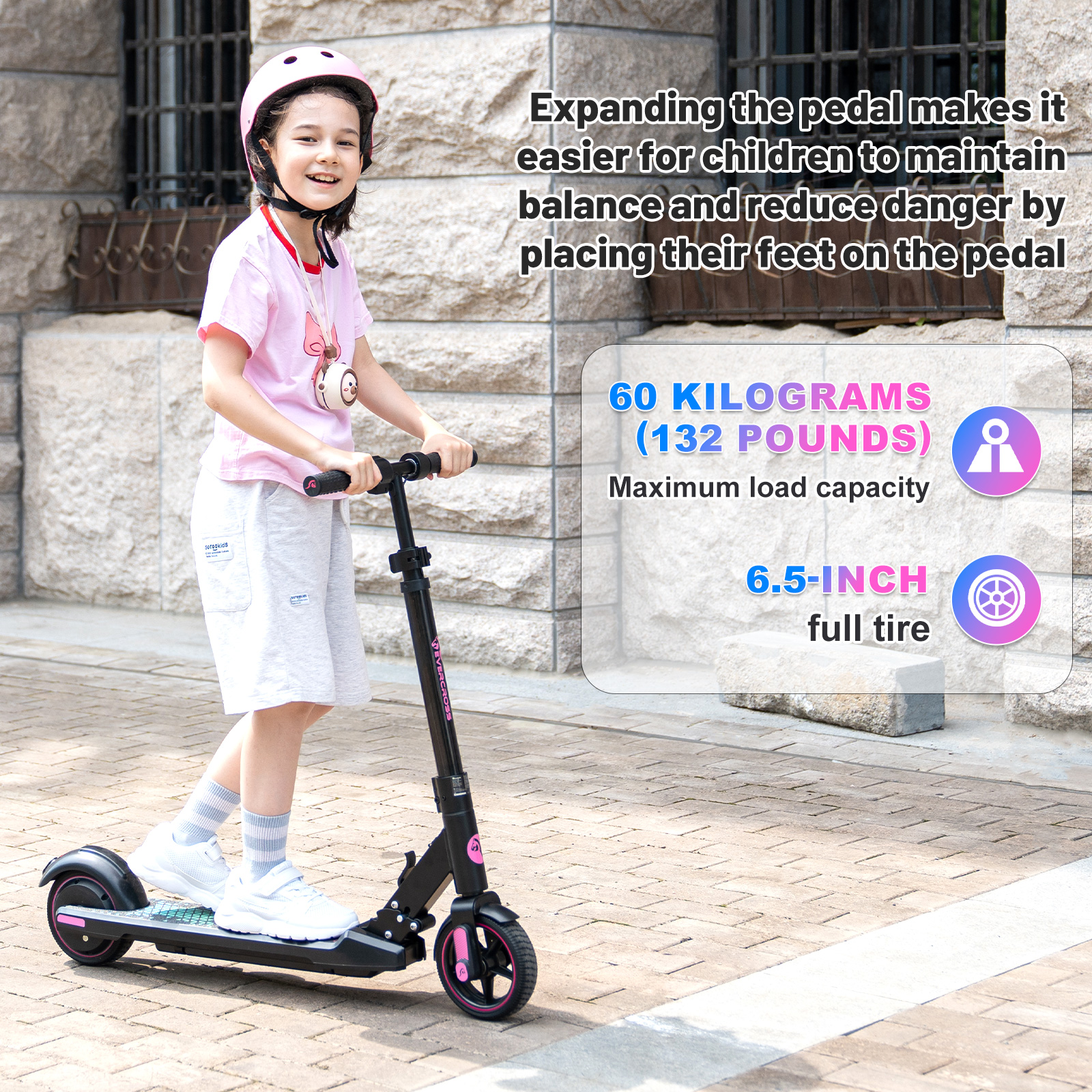 Dziecko na hulajnodze z etykietami: udźwig 60 kg, opona 6,5 cala.