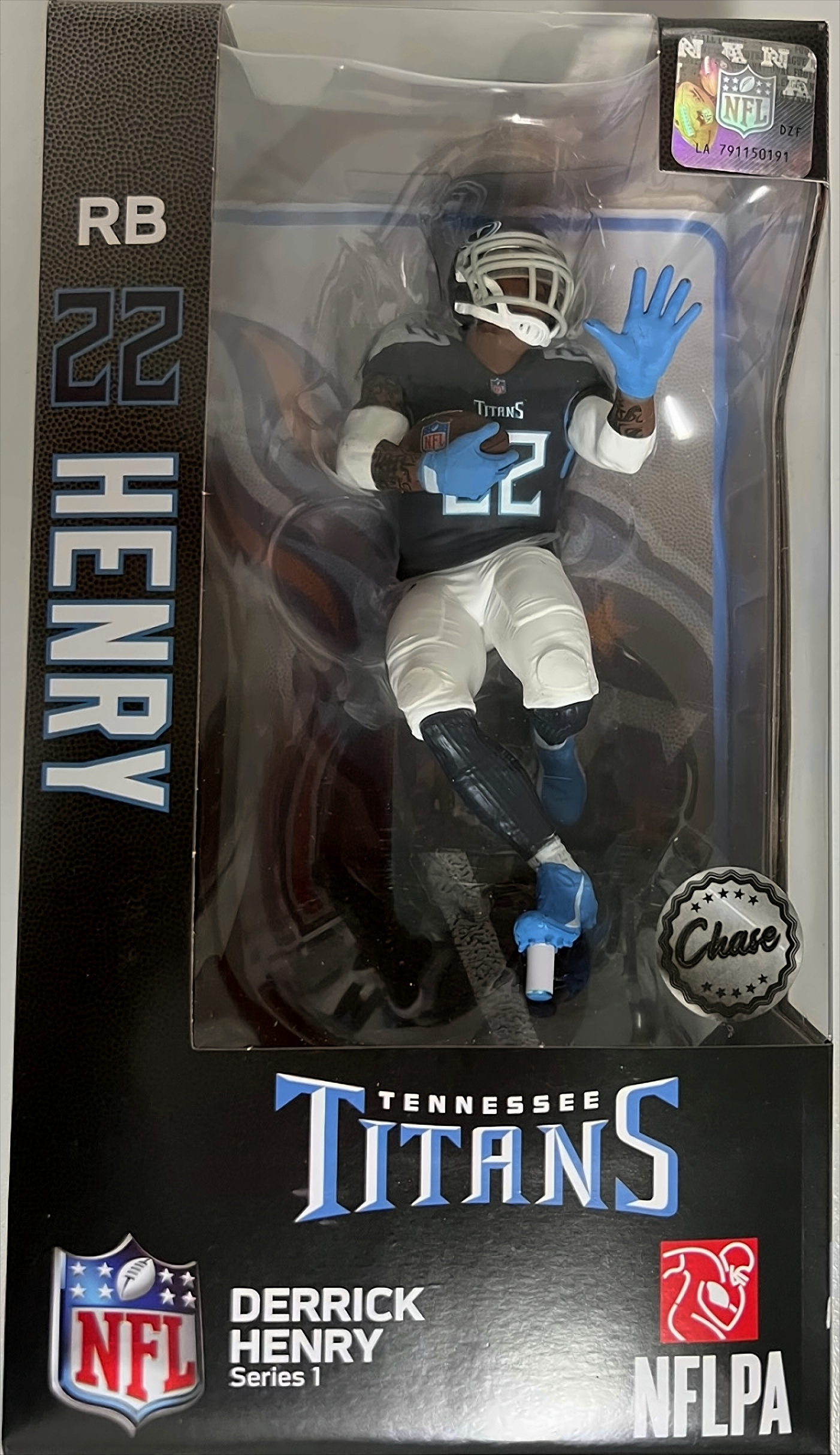 Eine Derrick Henry Actionfigur in einer Displaybox.