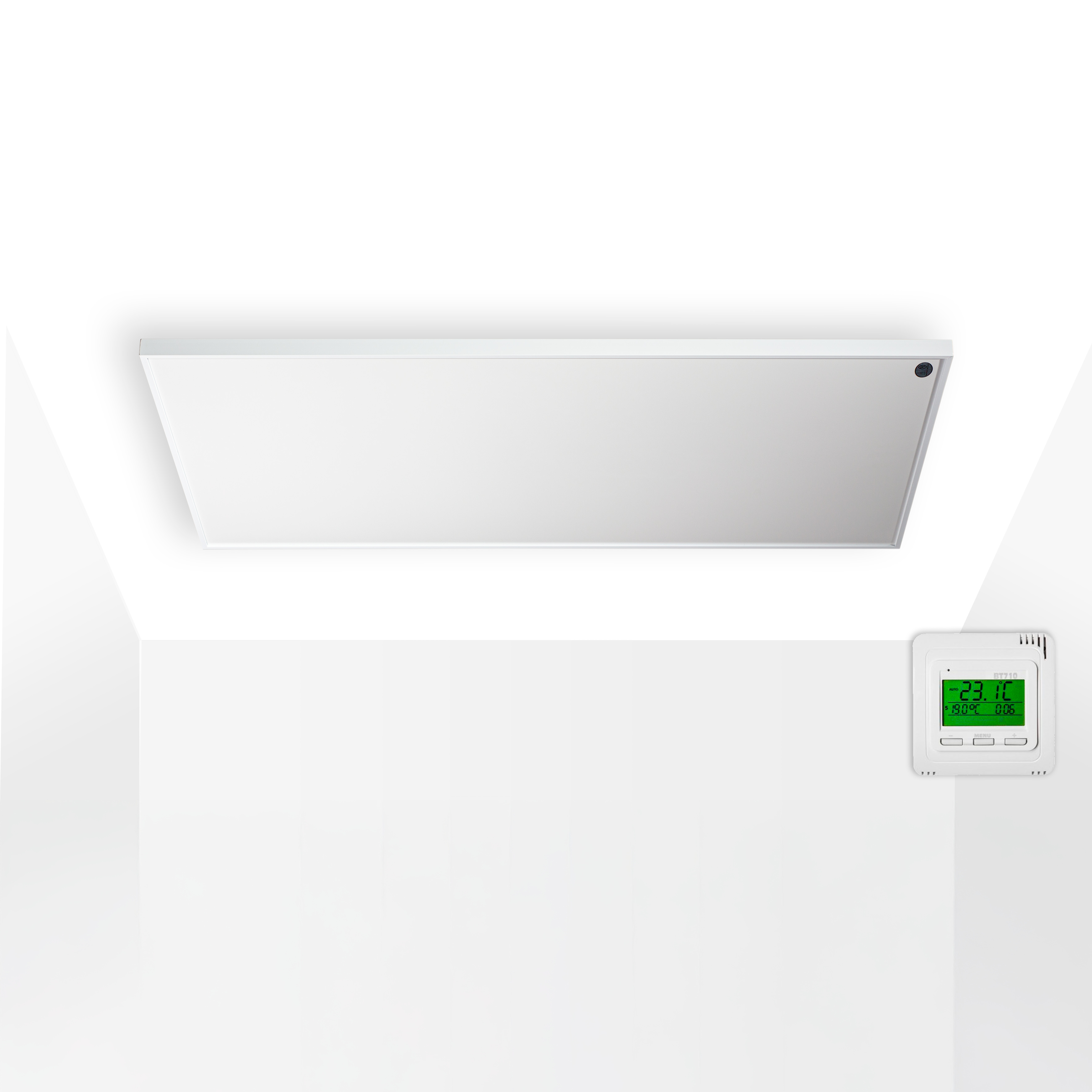 Weißer Heizkörper an weißer Decke, mit Thermostat.