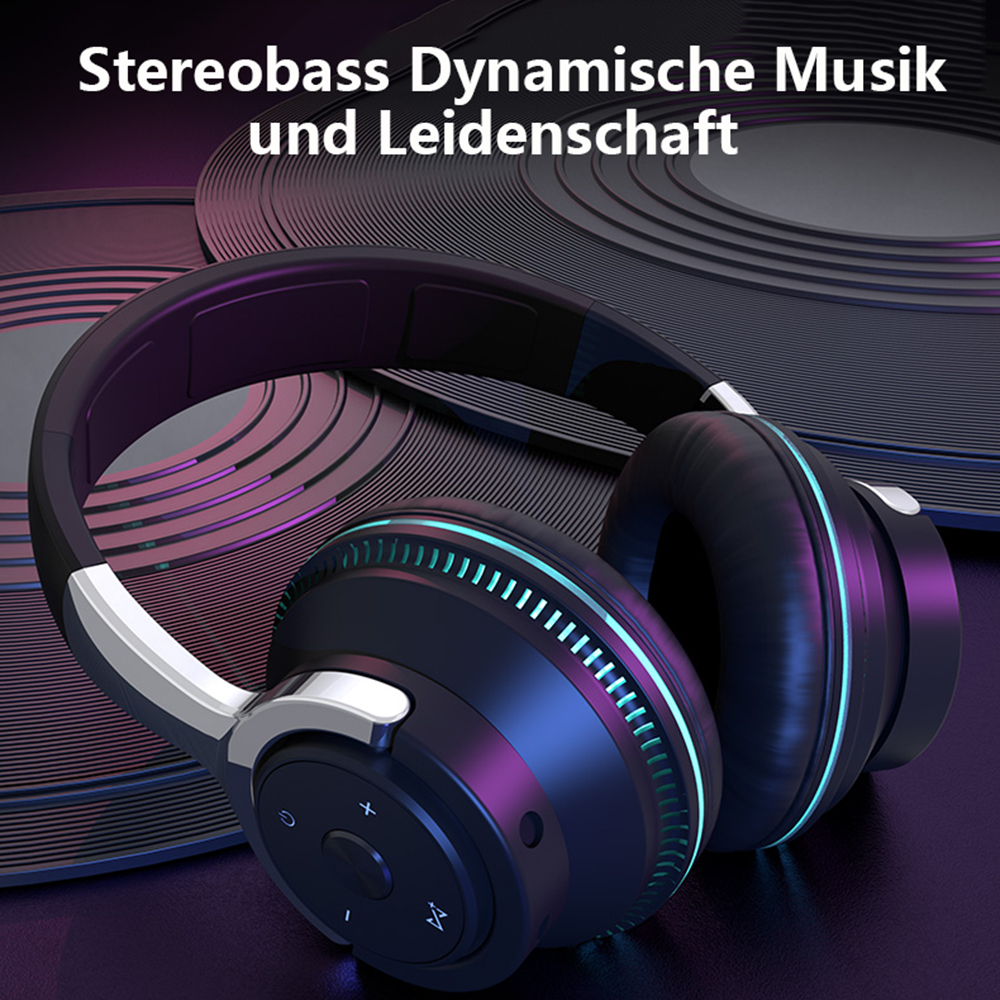 Schwarze Kopfhörer mit weißen Akzenten auf Vinyl-Schallplatten. Der Text lautet 'Stereobass Dynamische Musik und Leidenschaft'.