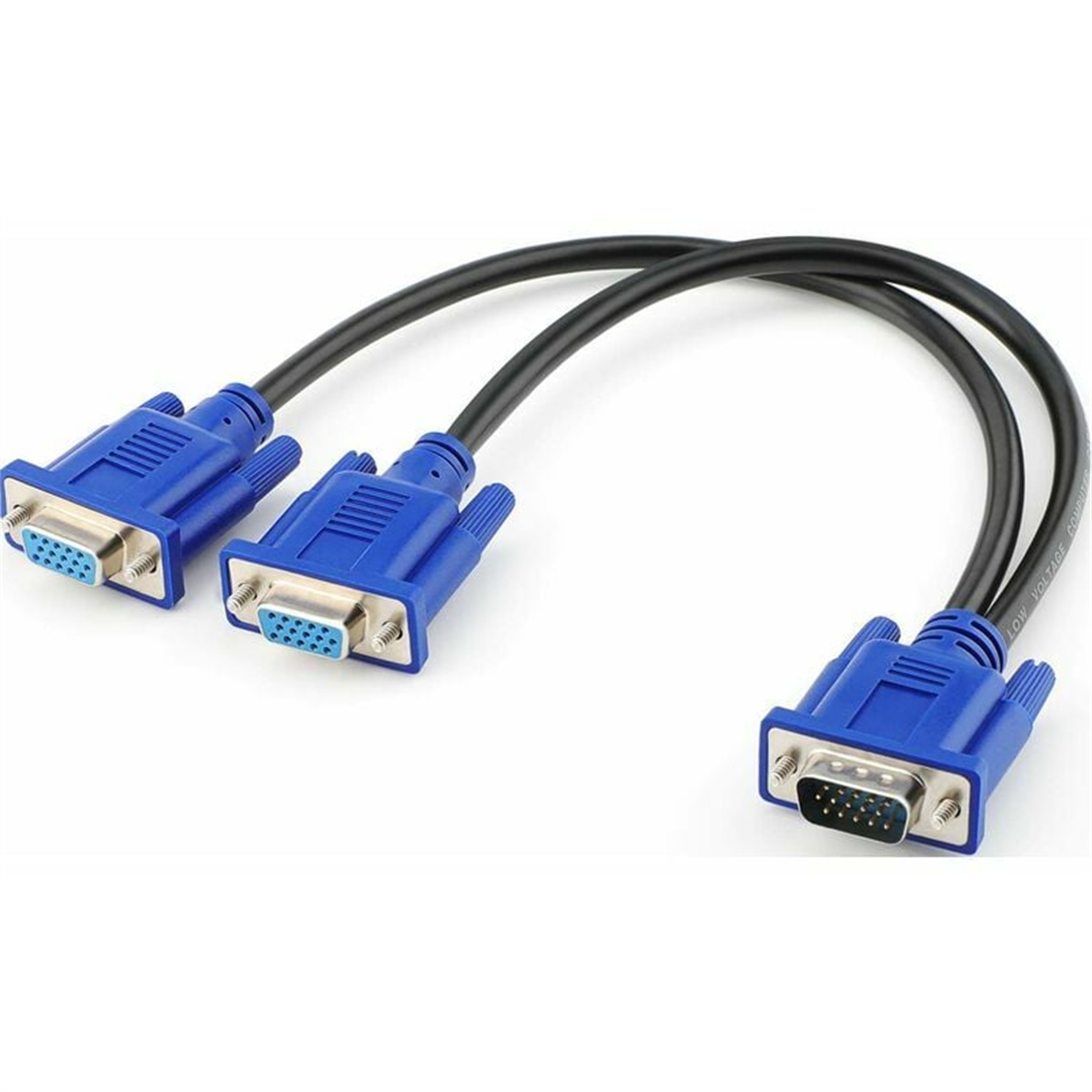 Ein blauer VGA-Splitter-Kabel mit drei blauen Steckern. Es liegt auf einer weißen Oberfläche.