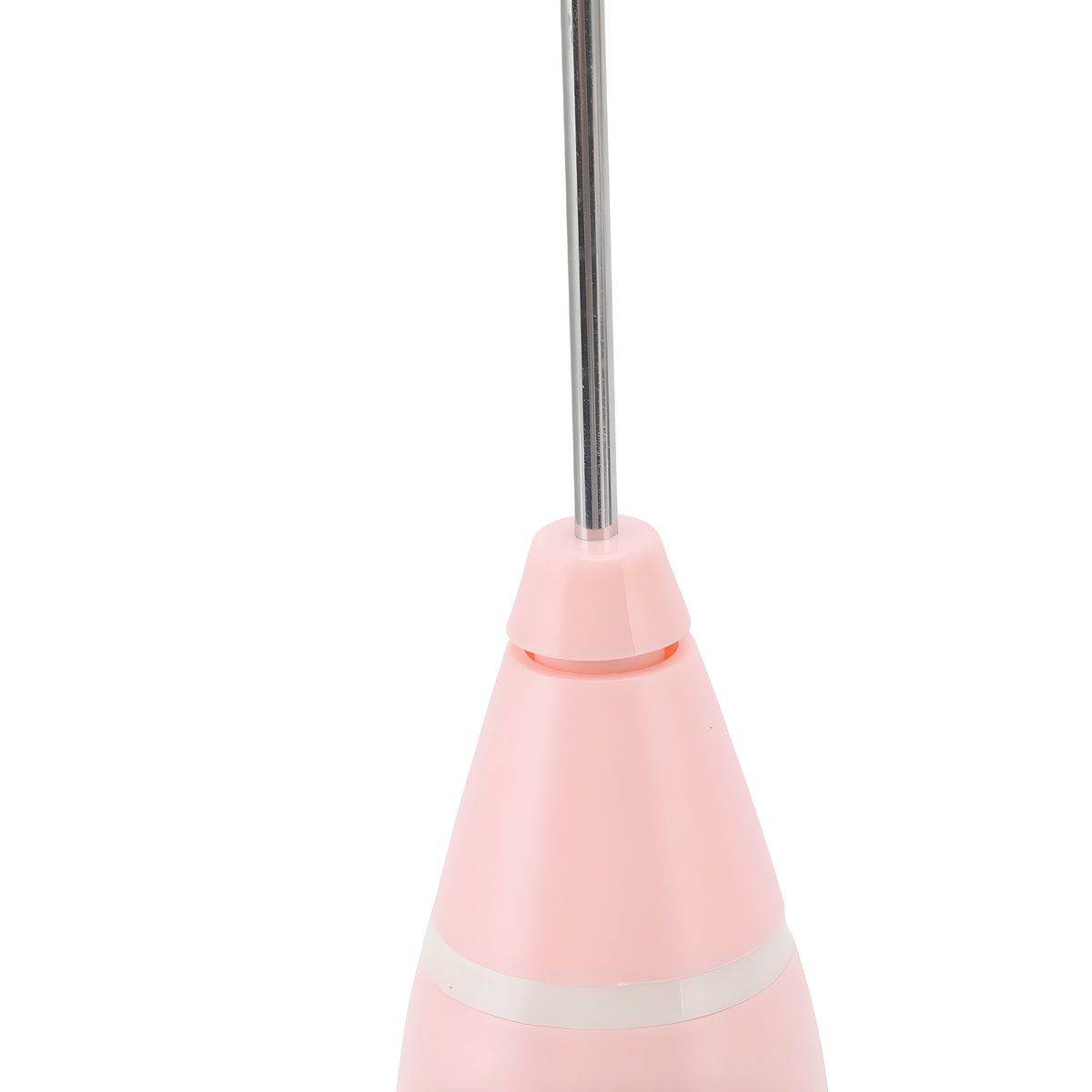 Nahaufnahme eines rosa, kegelförmigen Milchaufschäumers mit einer silbernen Metallstange.