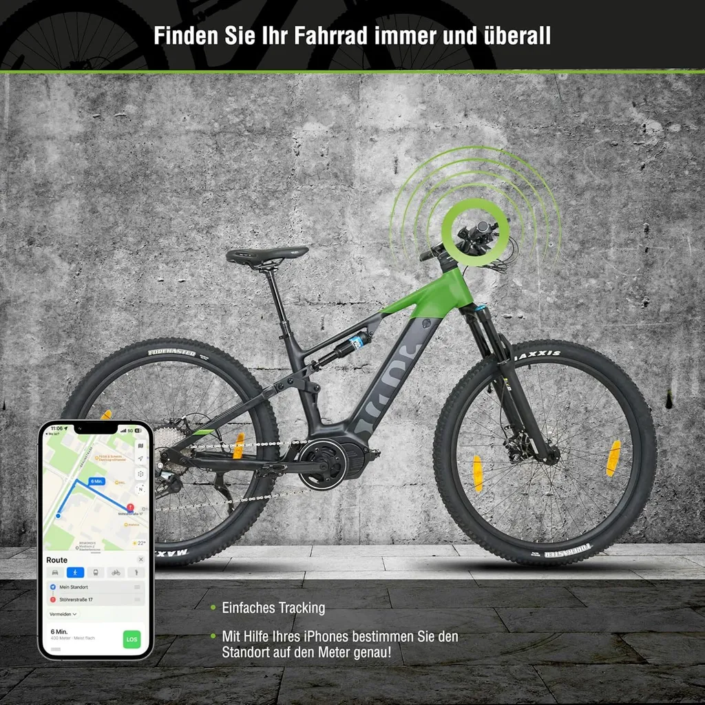 Ein Elektrofahrrad mit einem Smartphone, das eine Route anzeigt, und Tracking-Symbolen. Grauer Hintergrund.