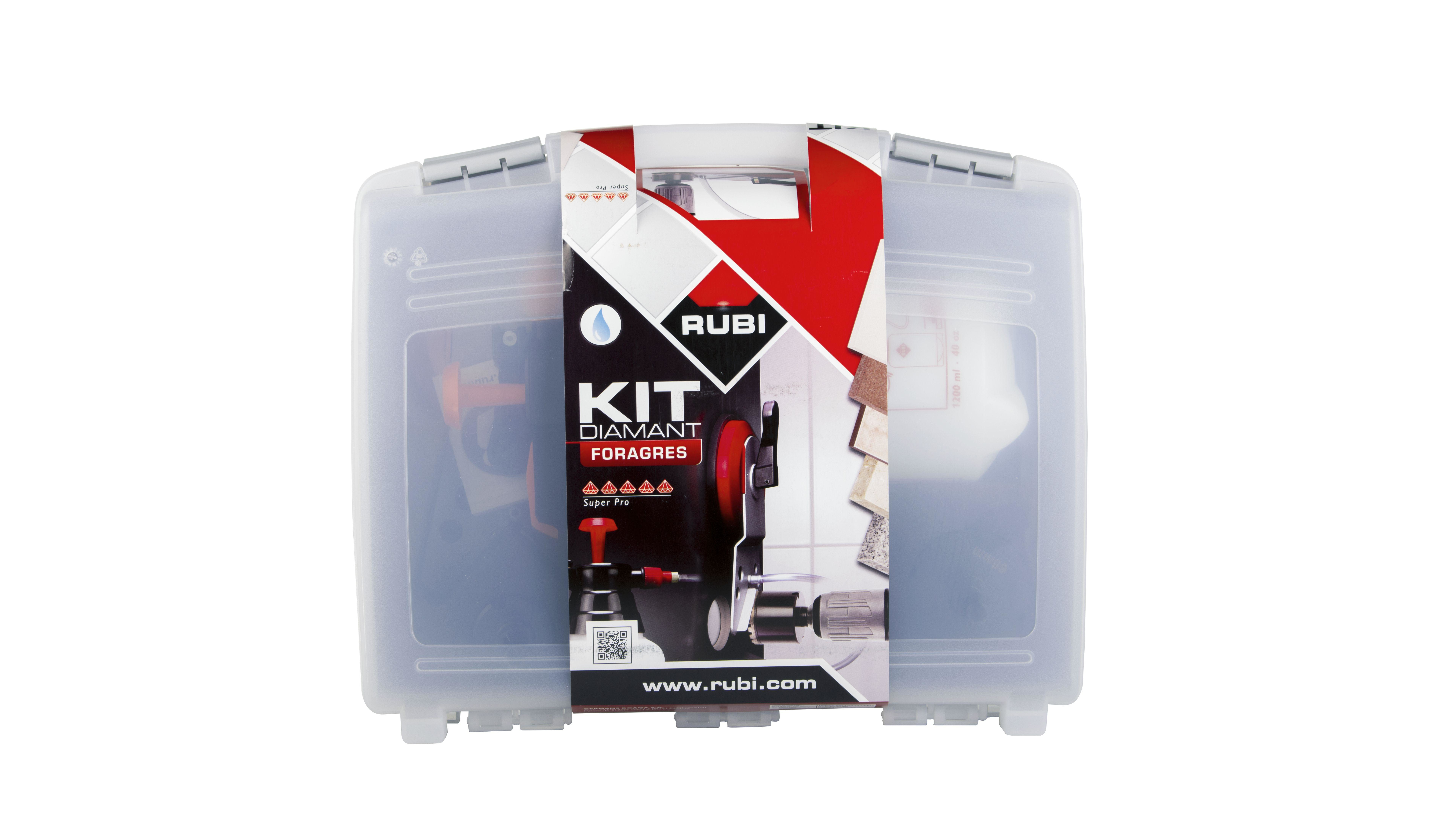 Caja transparente con etiqueta roja y blanca con brocas y pulverizador.
