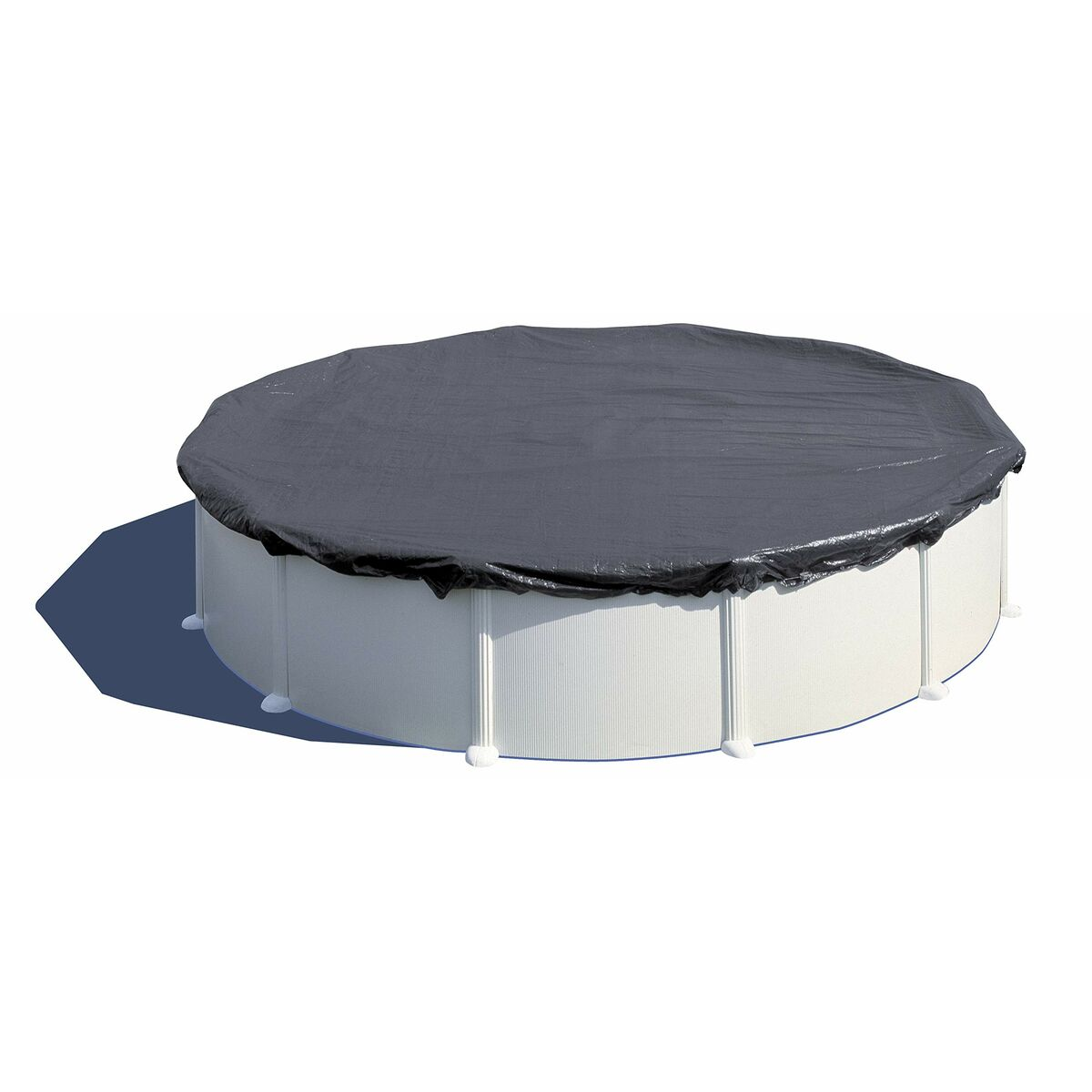 Runder Aufstellpool mit schwarzer Abdeckung. Weißer Hintergrund.