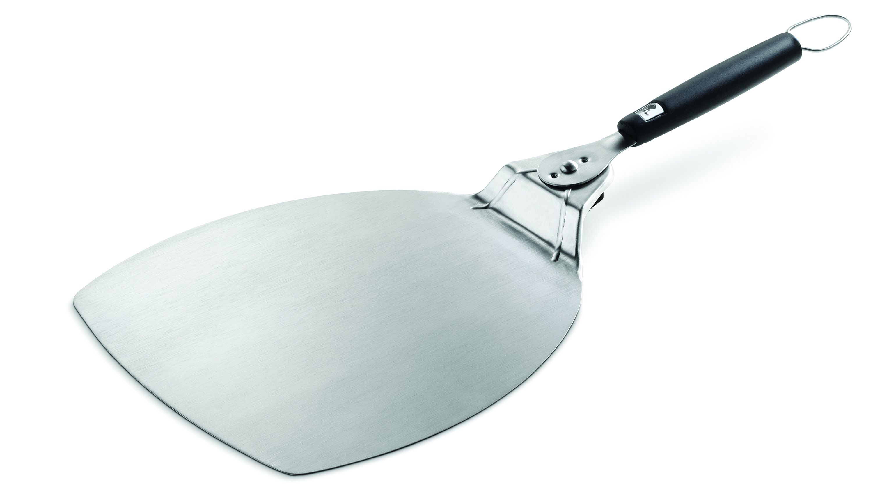 Siyah saplı paslanmaz çelik bir pizza spatulası. Spatula kavisli bir bıçağa sahiptir.