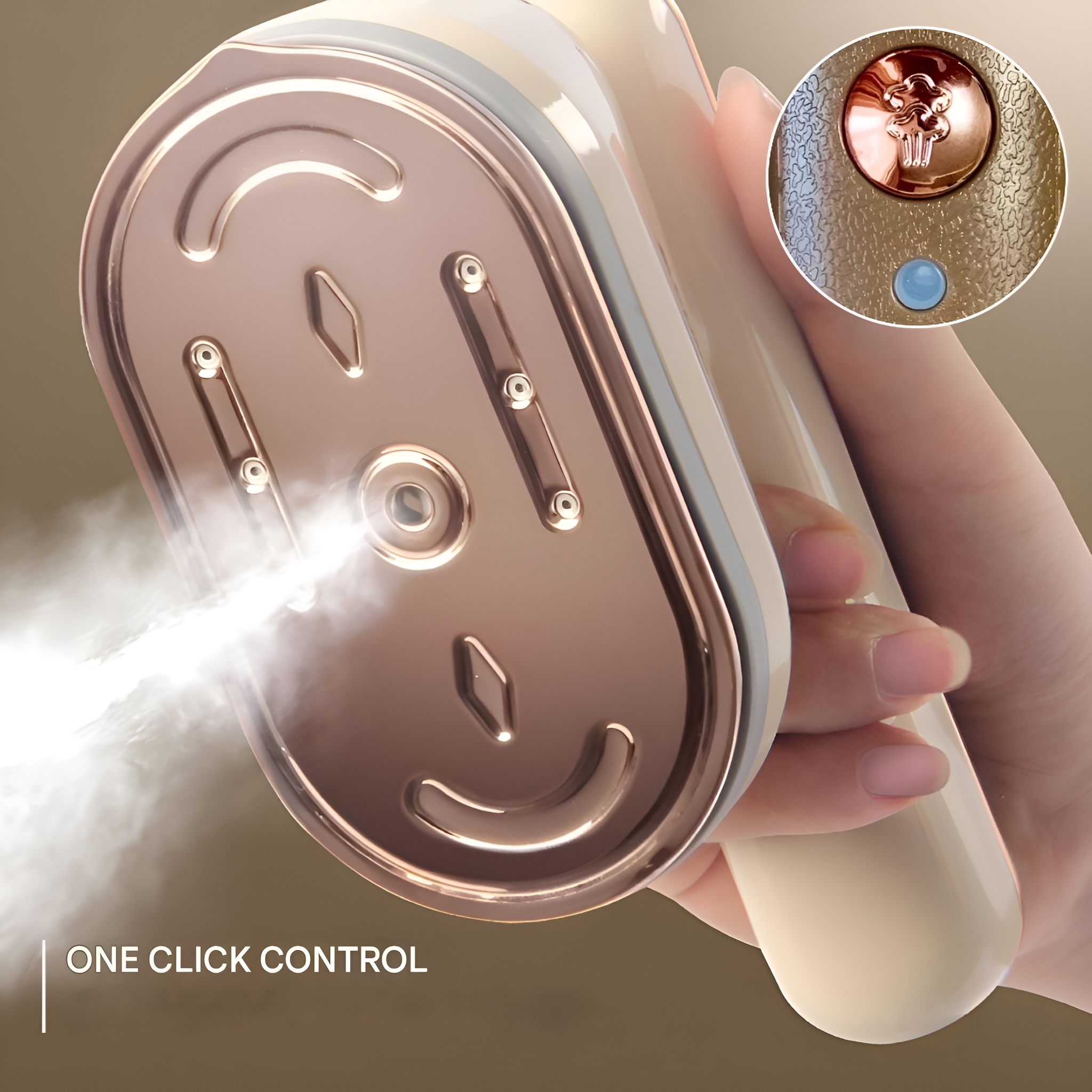 Eine Hand hält einen cremefarbenen Steamer, Dampf tritt aus, mit Nahaufnahme.