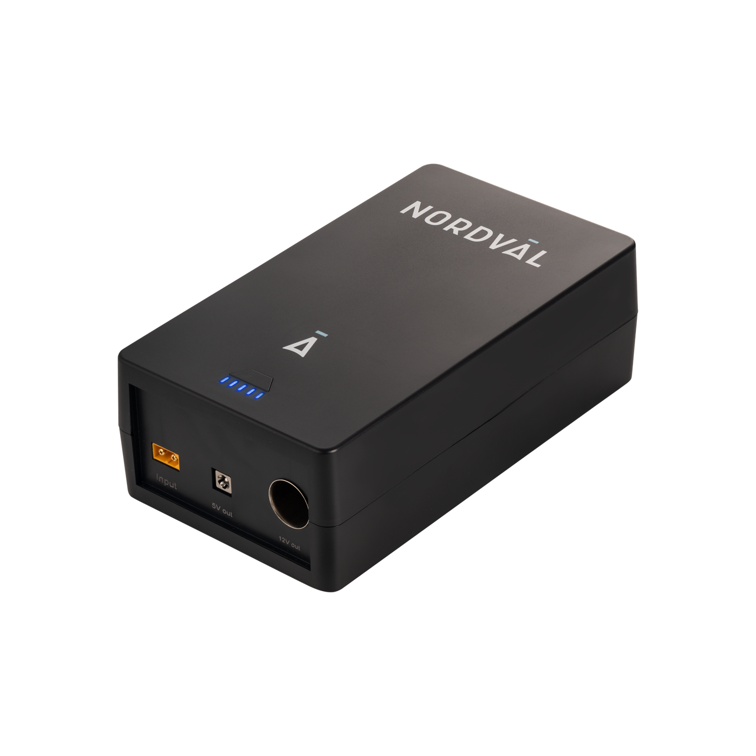 Une batterie externe noire avec des ports de charge et le logo Nordval sur fond blanc.