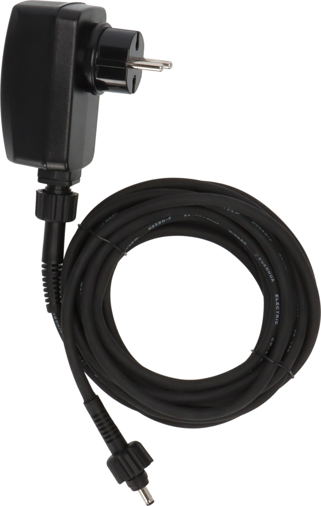 Schwarzer Netzadapter mit Stecker und gewickeltem schwarzen Kabel.