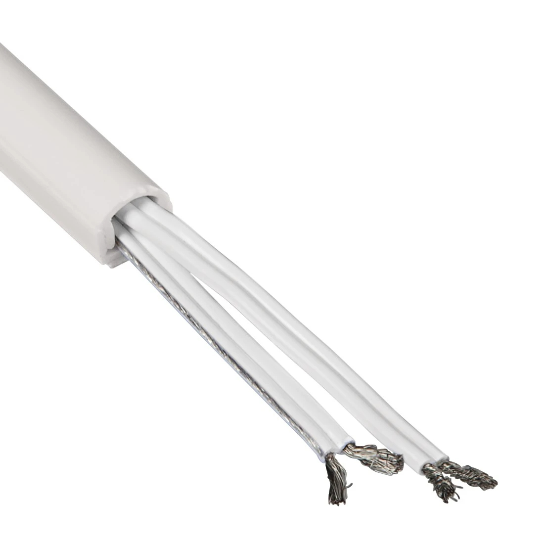 Biały kabel z odsłoniętymi przewodami. Białe tło.