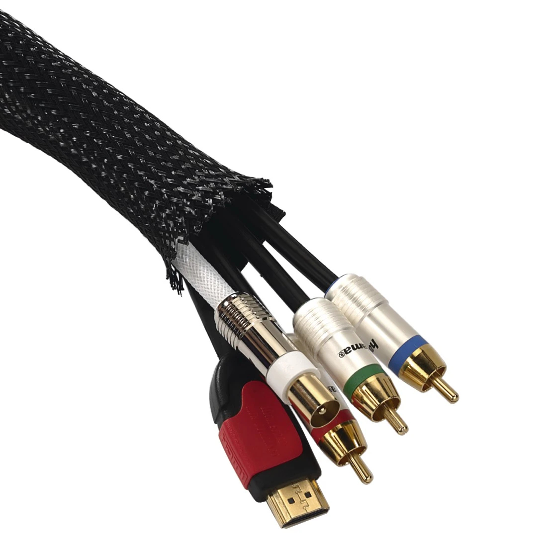 Czarna osłona kabla z kablami HDMI i audio. Białe tło.