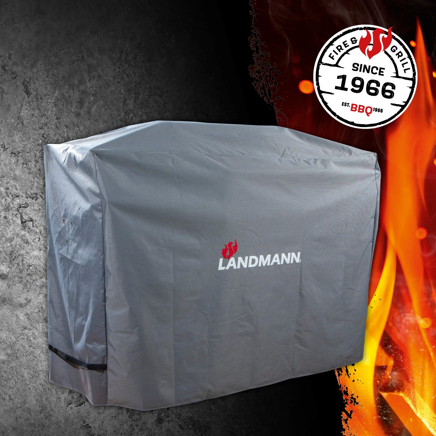 Szara osłona grilla Landmann z logo i napisami 'Fire & Grill' i 'Since 1966'.