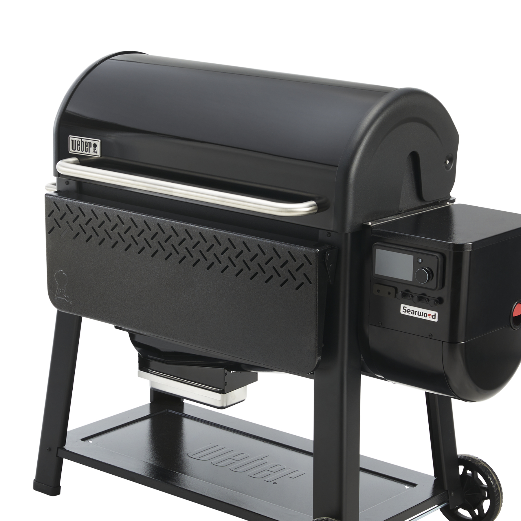 Parrilla Weber negra con panel de control lateral, asa y estante inferior. Está sobre un fondo blanco.