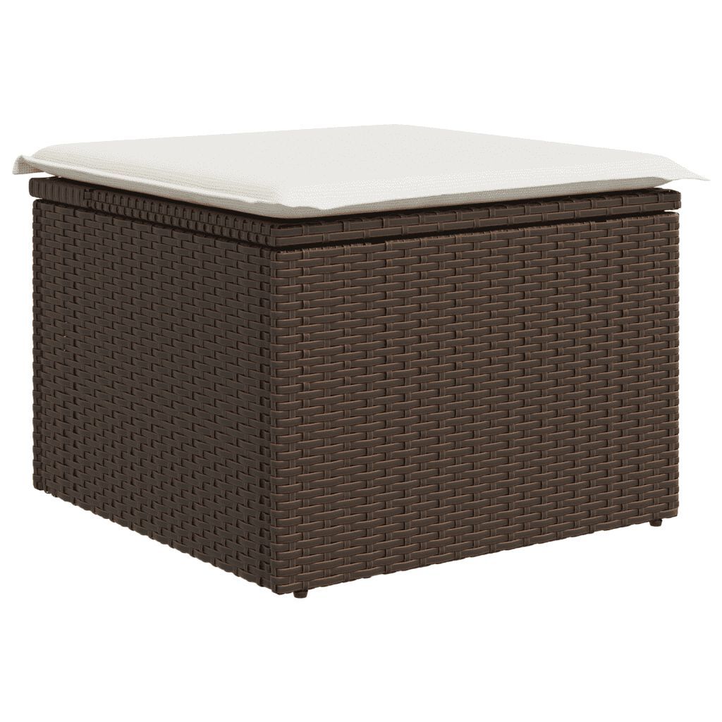 Contenitore in vimini marrone con cuscino bianco sopra.