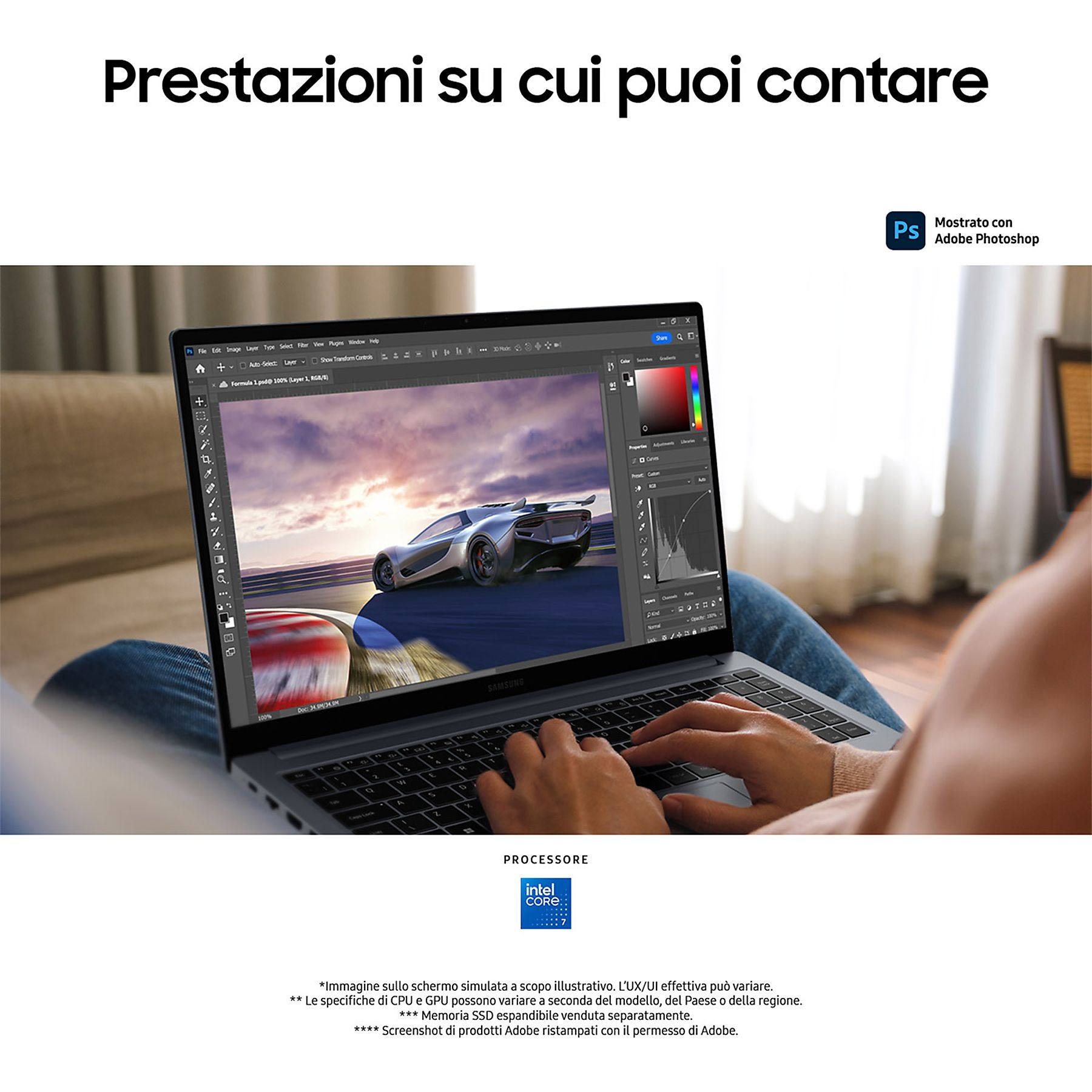 Persona che usa un laptop con un programma di fotoritocco. Un'auto su una pista da corsa sullo schermo.
