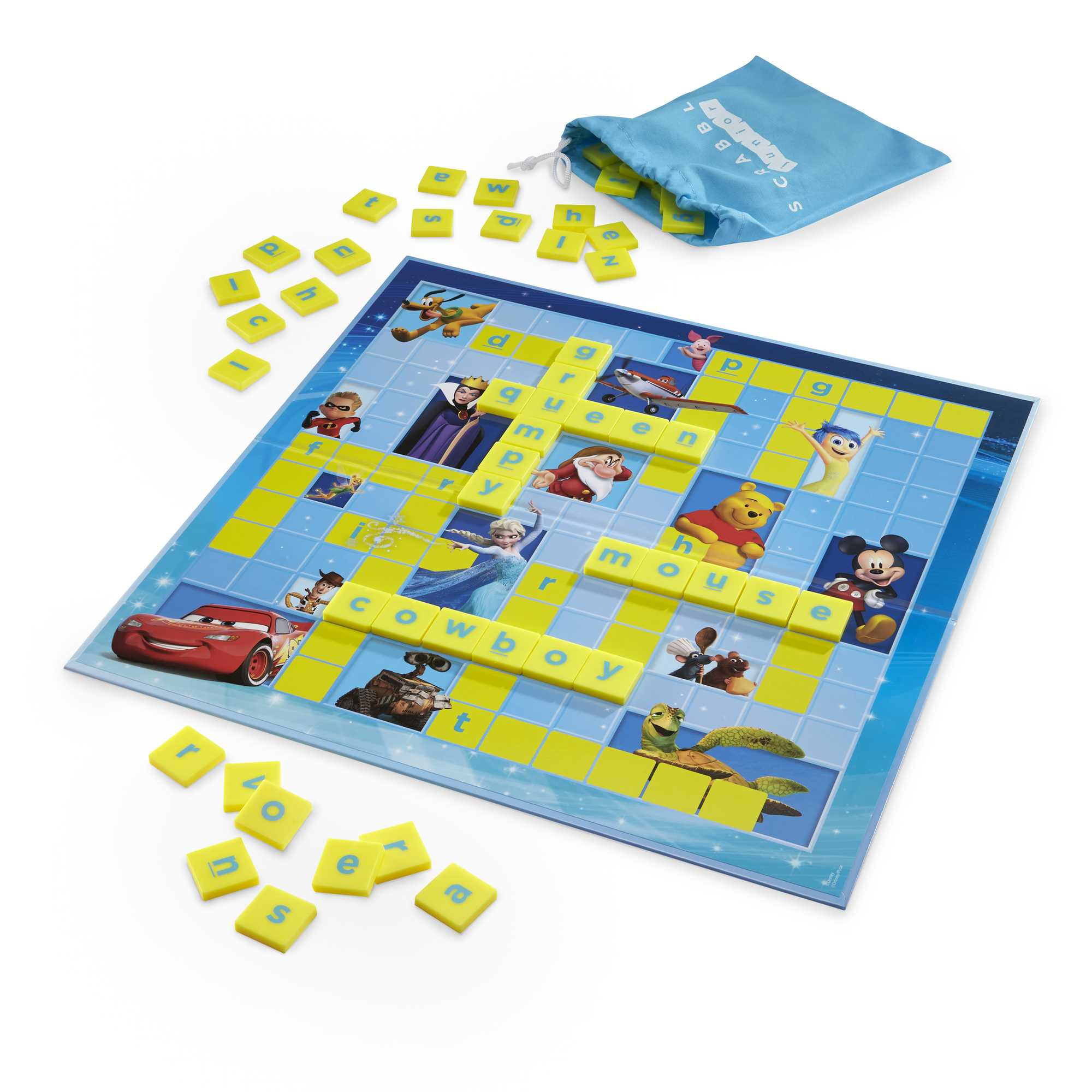 Scrabble Junior Spiel mit Disney-Figuren. Blaue Tasche und gelbe Spielsteine auf dem Brett.
