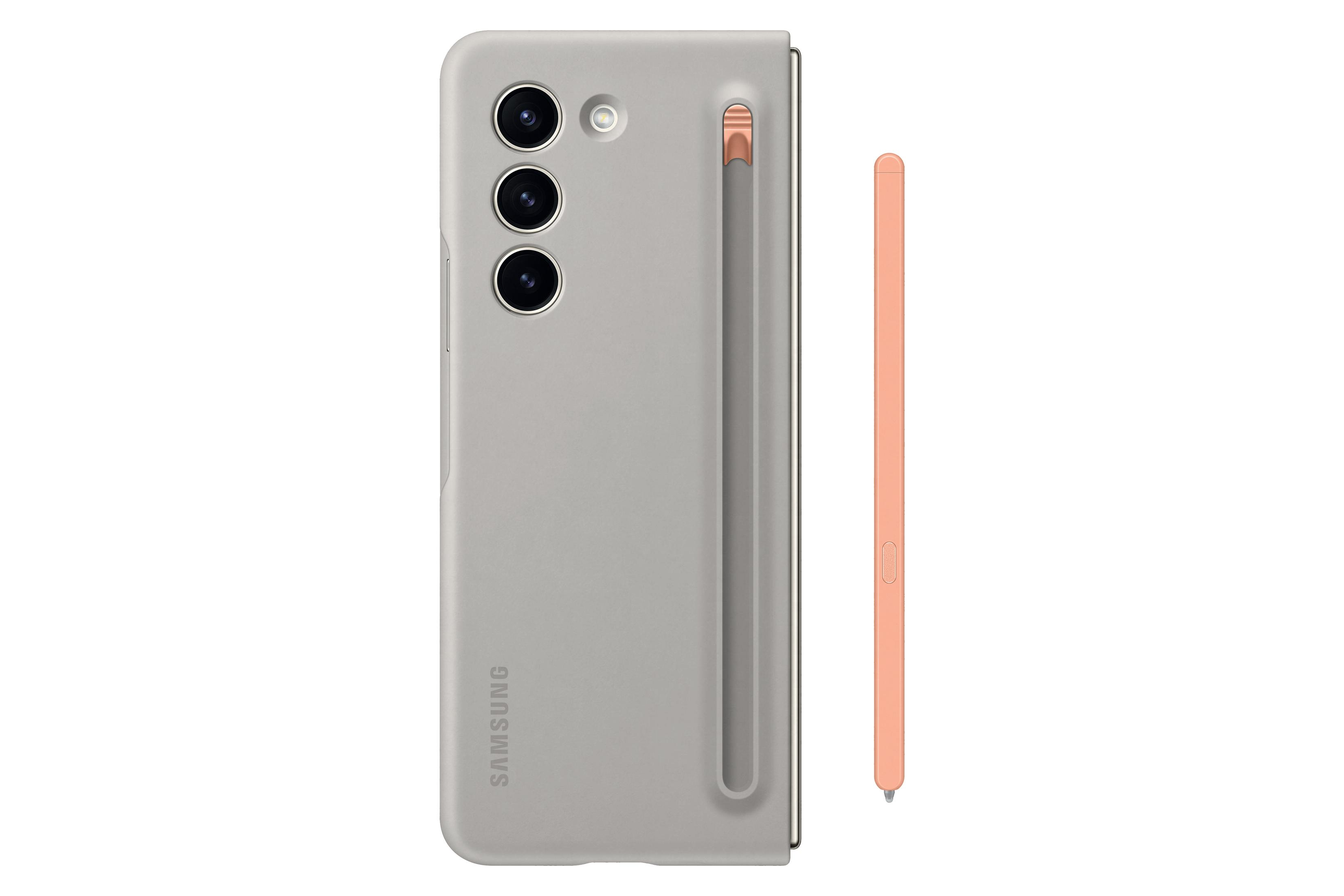 Telefono grigio piegato, tre fotocamere, stilo. Lo stilo è accanto al telefono.