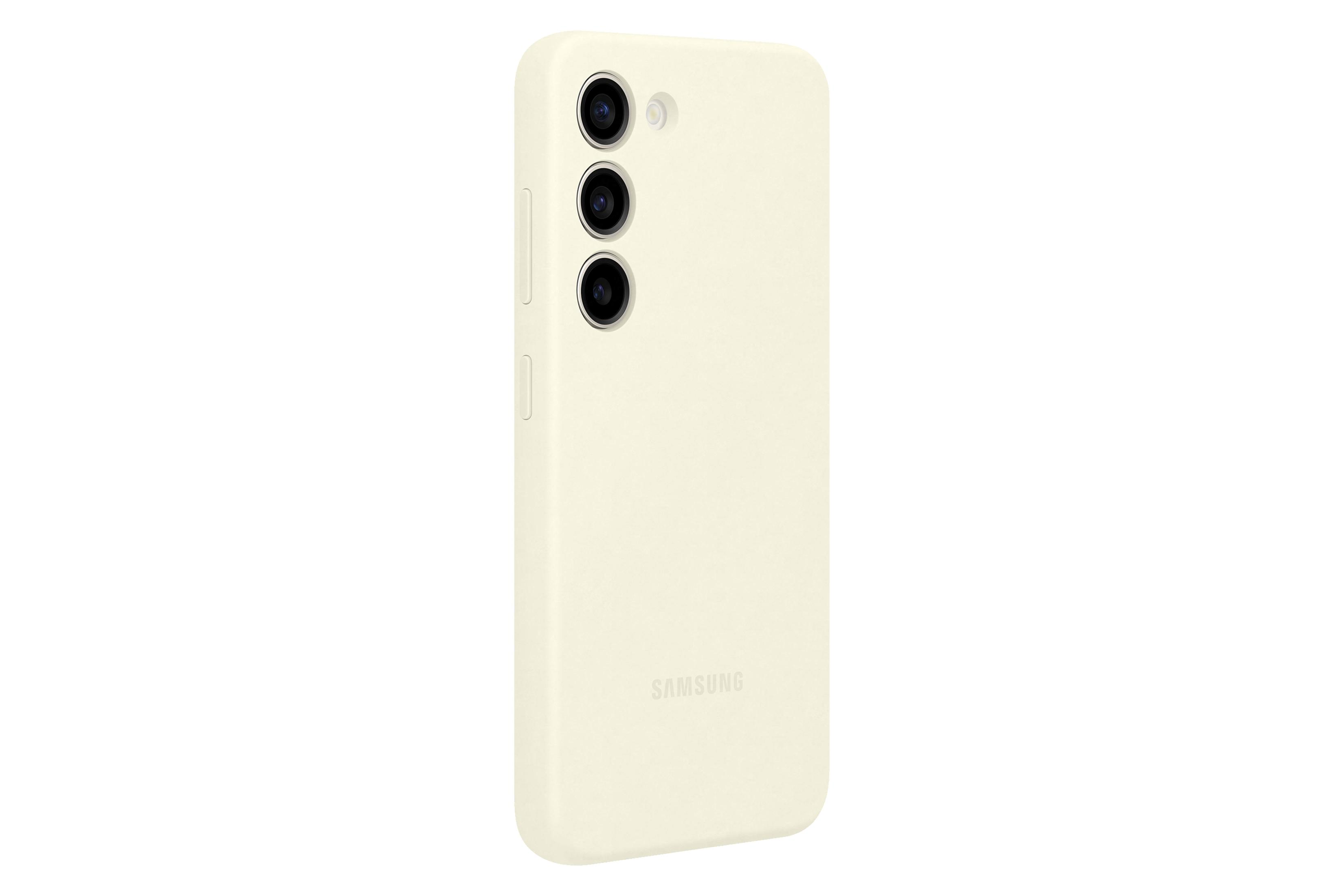 Telefono color crema con tre fotocamere posteriori e pulsanti laterali. Logo Samsung. Isolato su bianco.