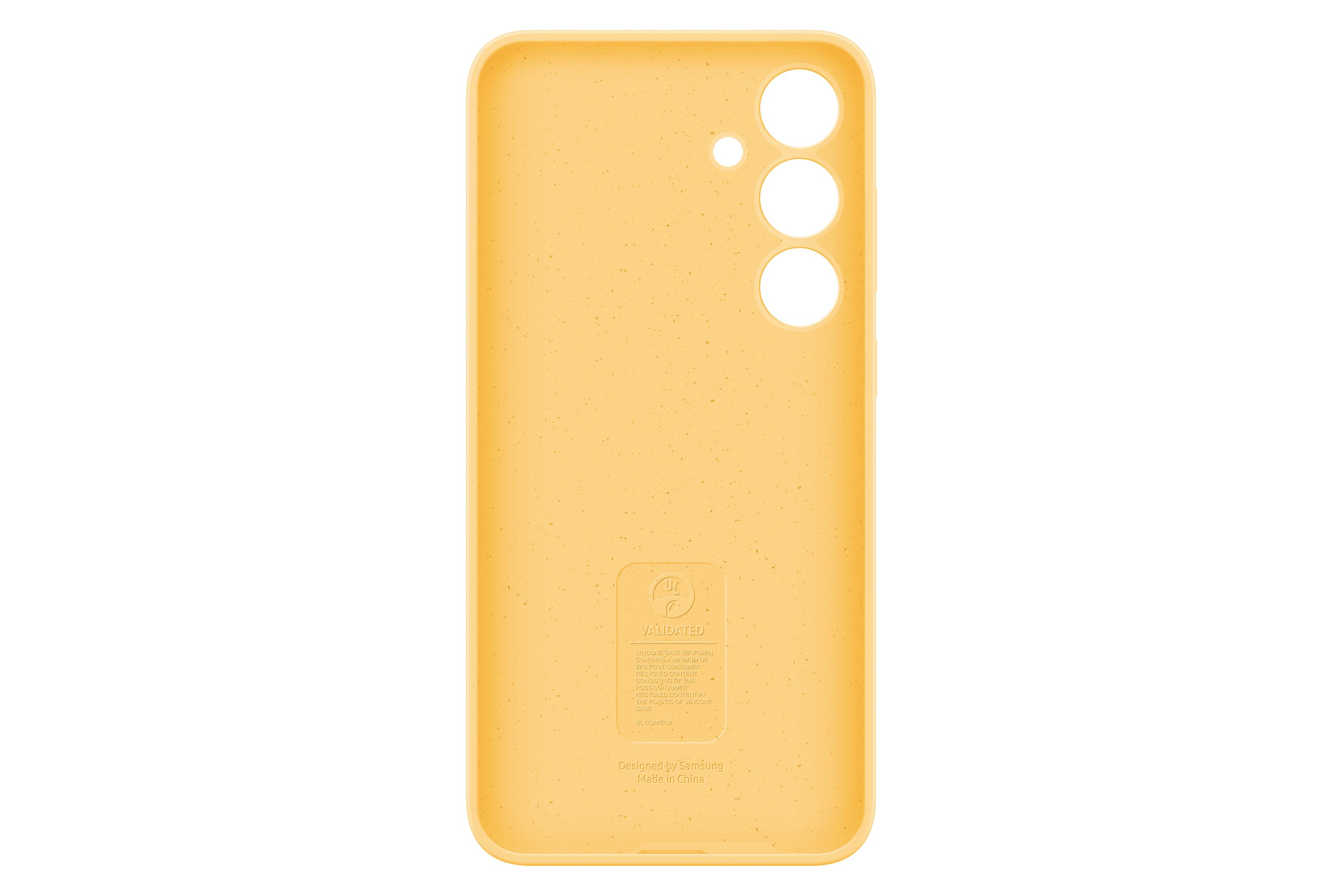 Żółte etui na telefon z trzema otworami na aparat, logo z tyłu, białe tło.