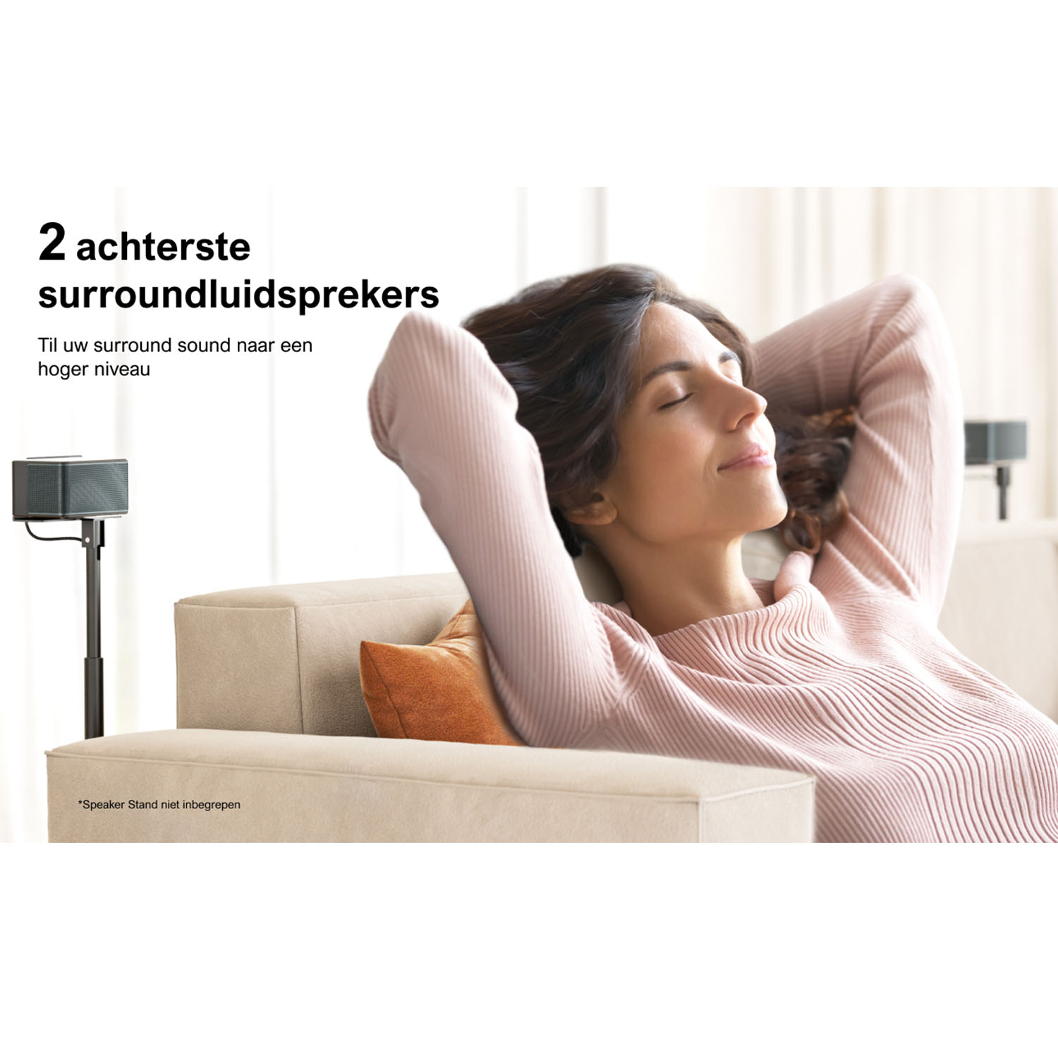 A woman sitting on a sofa and looking at speakers. Text says '2 achterste surroundluidsprekers'.
