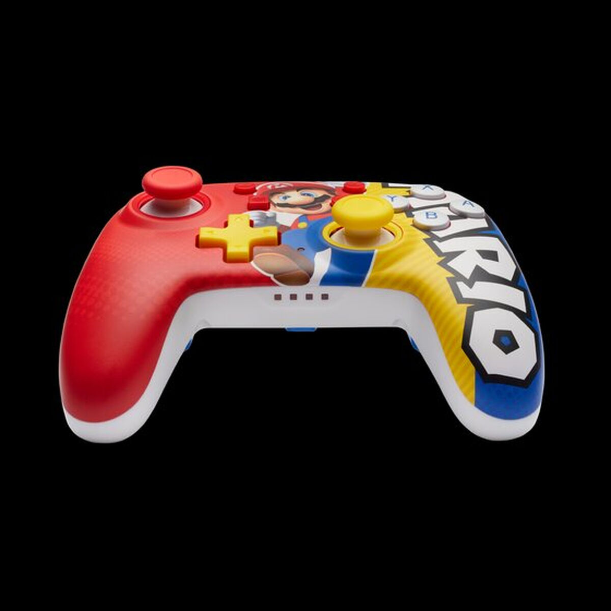 Un controller di gioco a tema Mario colorato su sfondo nero. Sono presenti colori rosso, giallo, blu, bianco.