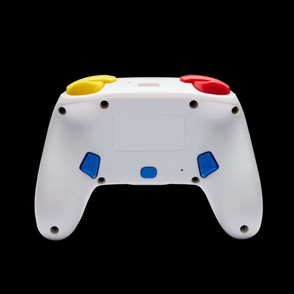 Un controller di gioco bianco con pulsanti gialli e rossi in alto, pulsanti blu in basso.