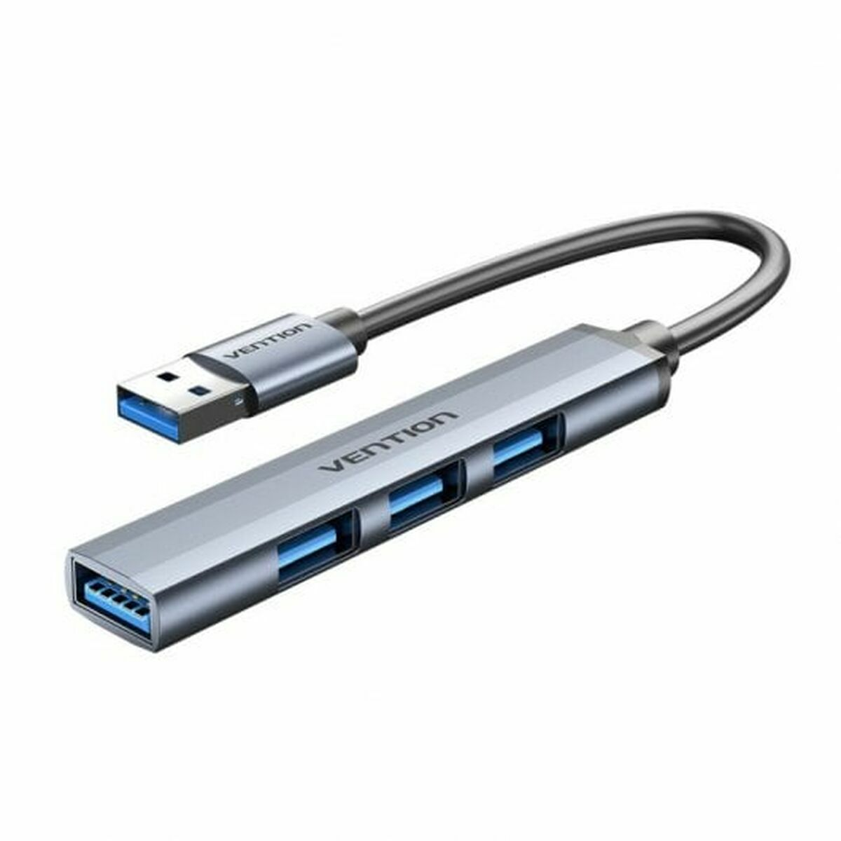 Ein silberner USB-Hub mit 4 Anschlüssen. Er hat einen USB-A-Anschluss und ein USB-Kabel.