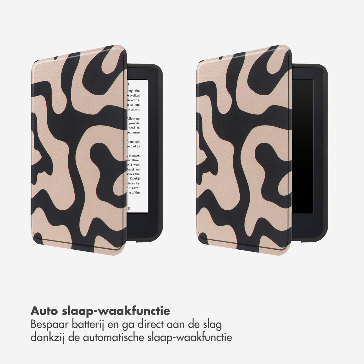Kindle avec une couverture à motifs, ouvert pour afficher du texte. La couverture est beige et noire.